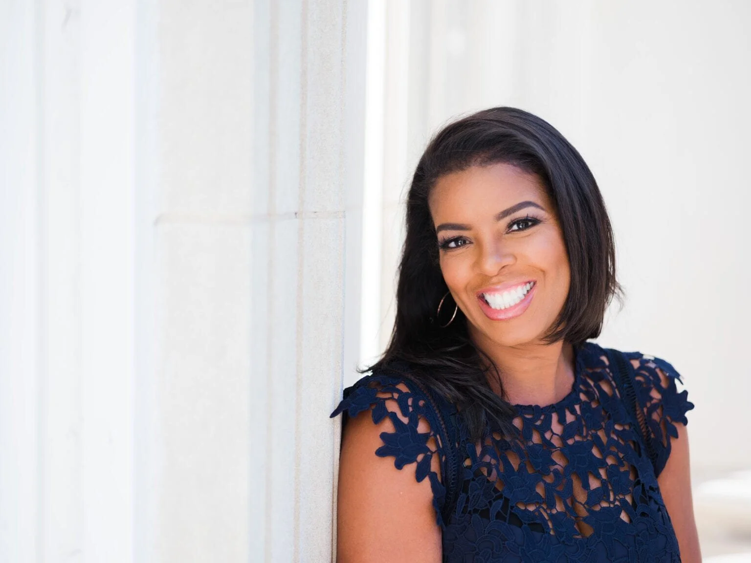 Elizabeth Overstreet is a professional relationship coach, Author and Love Strategist.