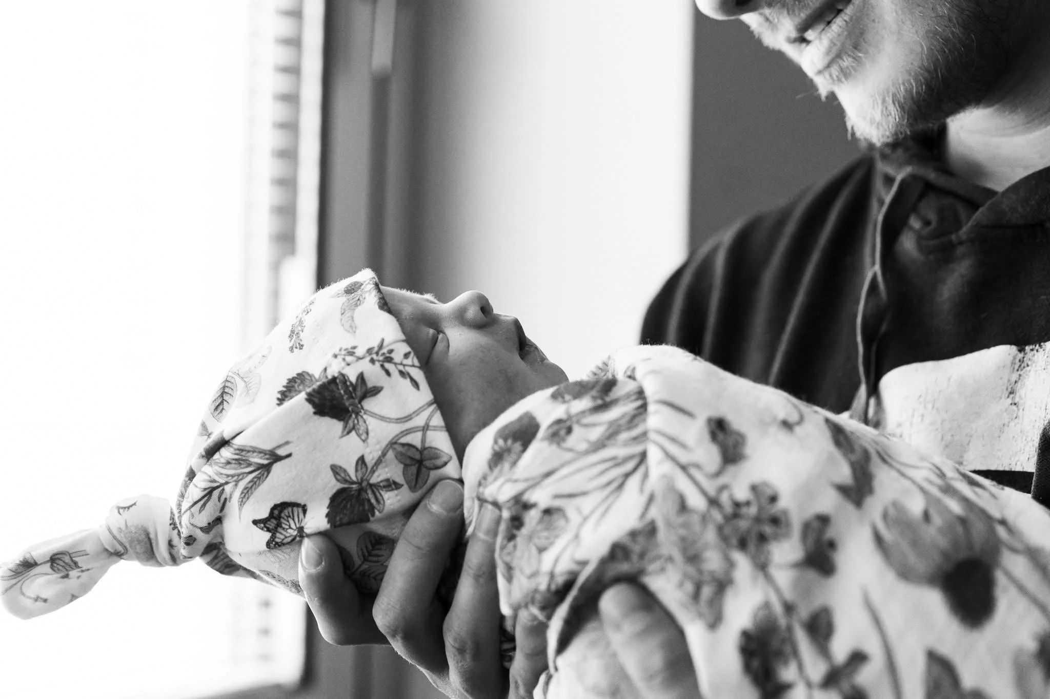 Best newborn portrait photographer Lansing