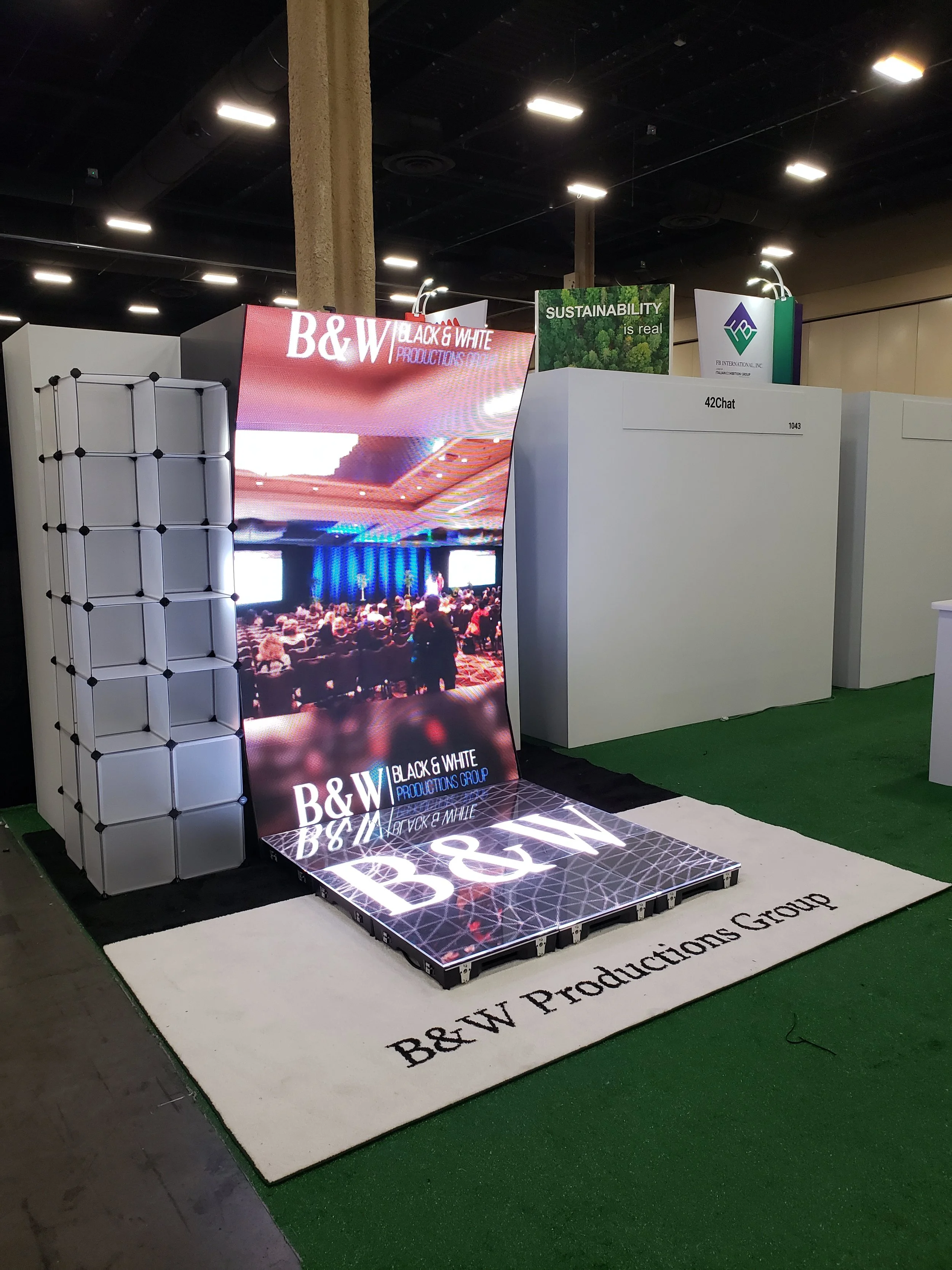 Floor LED wall with Curved wall -2.jpg