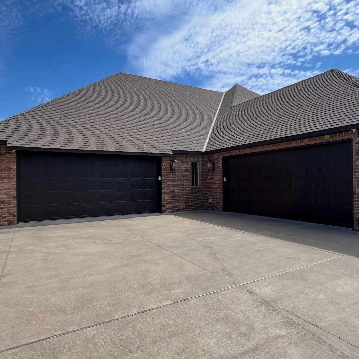 Some before and afters from our latest exterior 
#sherwinwilliams #tricornblack #local #okc