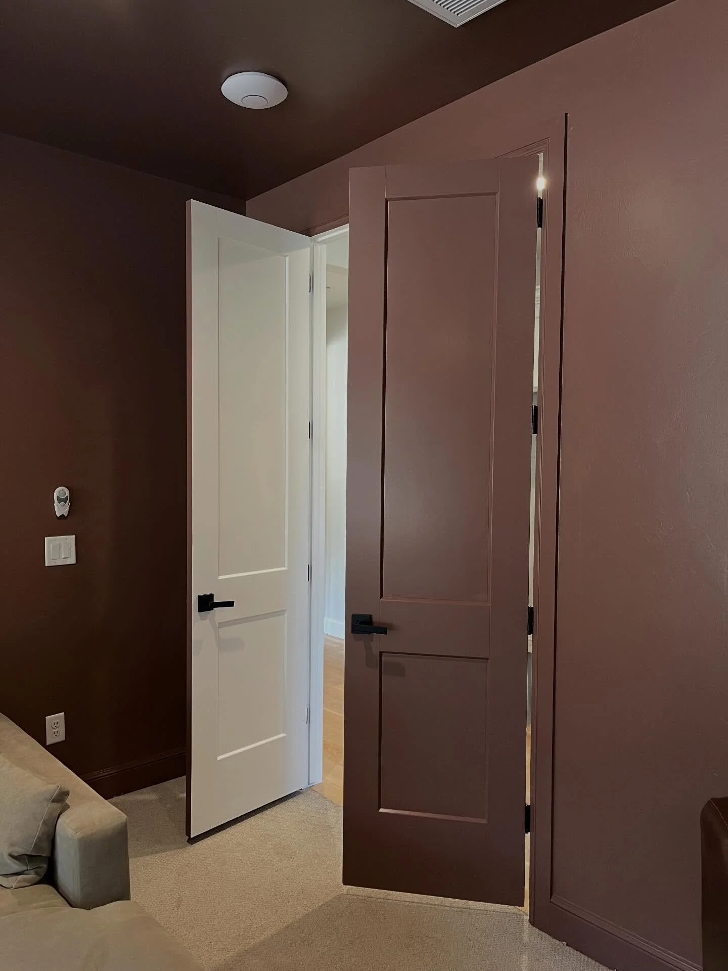 Bateau: a light flat-bottomed riverboat used in eastern and central North America 

We color drenched the walls, ceiling, trim and doors with sherwin Williams Bateau Brown for simple and sophisticated look. 

#oklahoma #local #painting #sherwinwillia