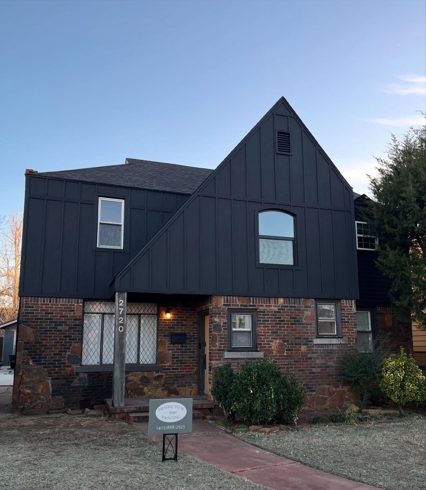 This transformation turned out amazing with #sherwinwilliams #blackmagic Got it done just before the blizzard arrived ☃️🌨️ #okc #painting #local