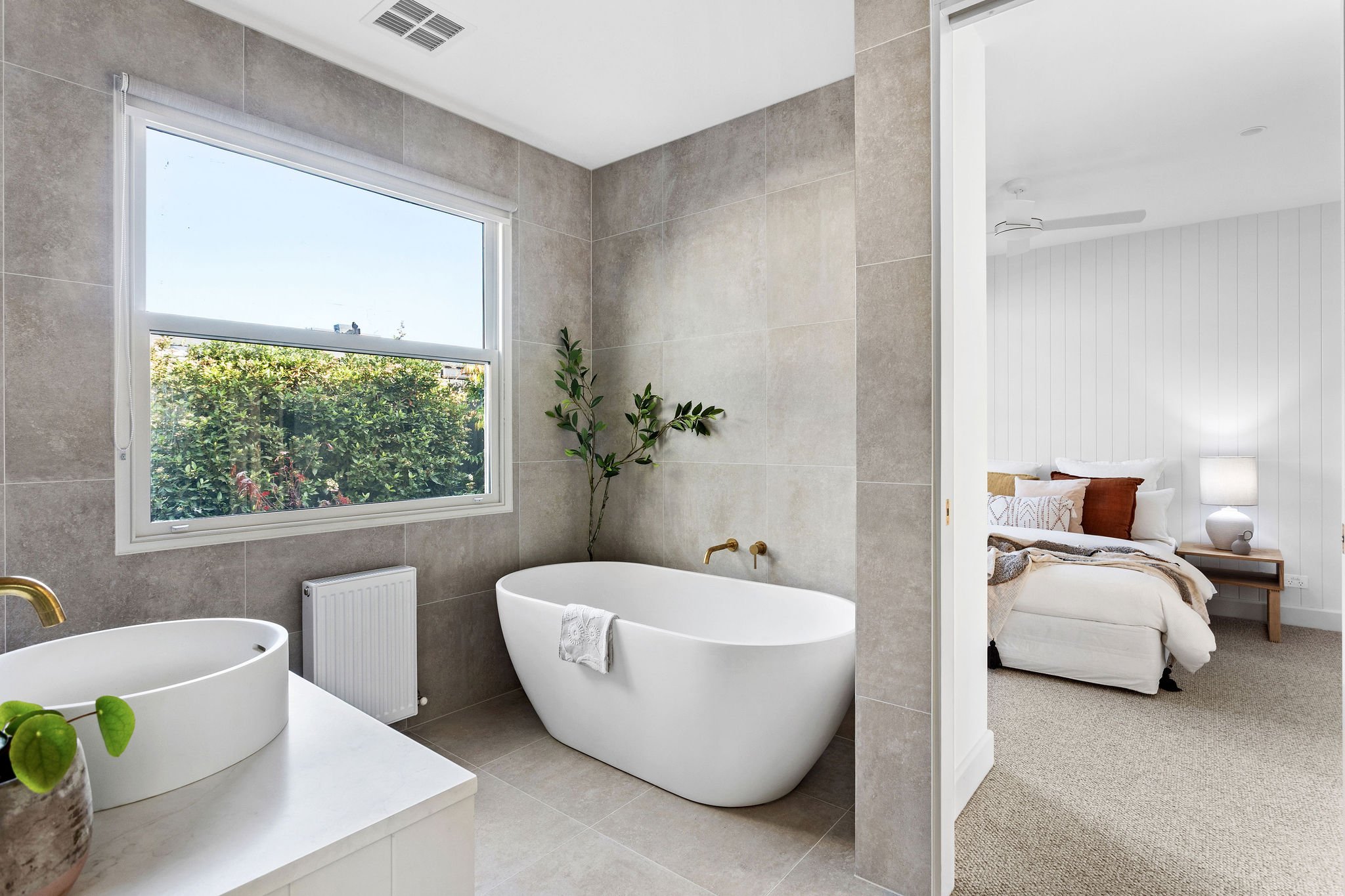 09 - Second Ensuite Freestanding Bath.jpg