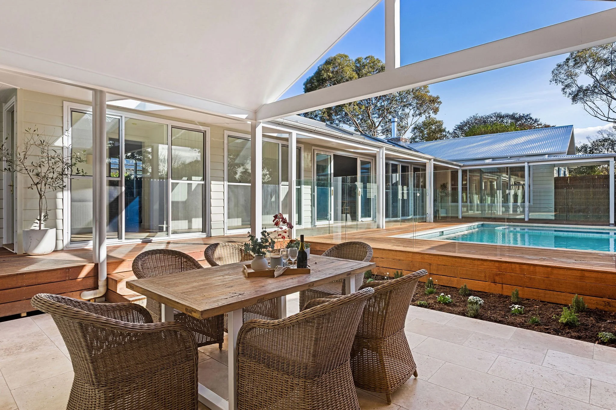 01 - Alfresco & Pool.jpg
