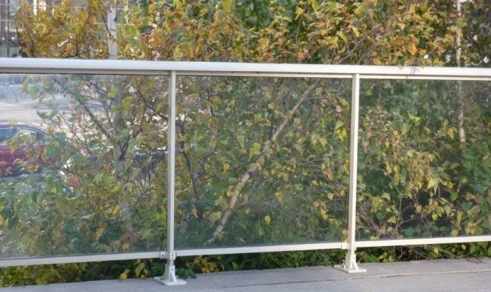 Two unprotected (potential bird-killer) railings. Photos: John Carley