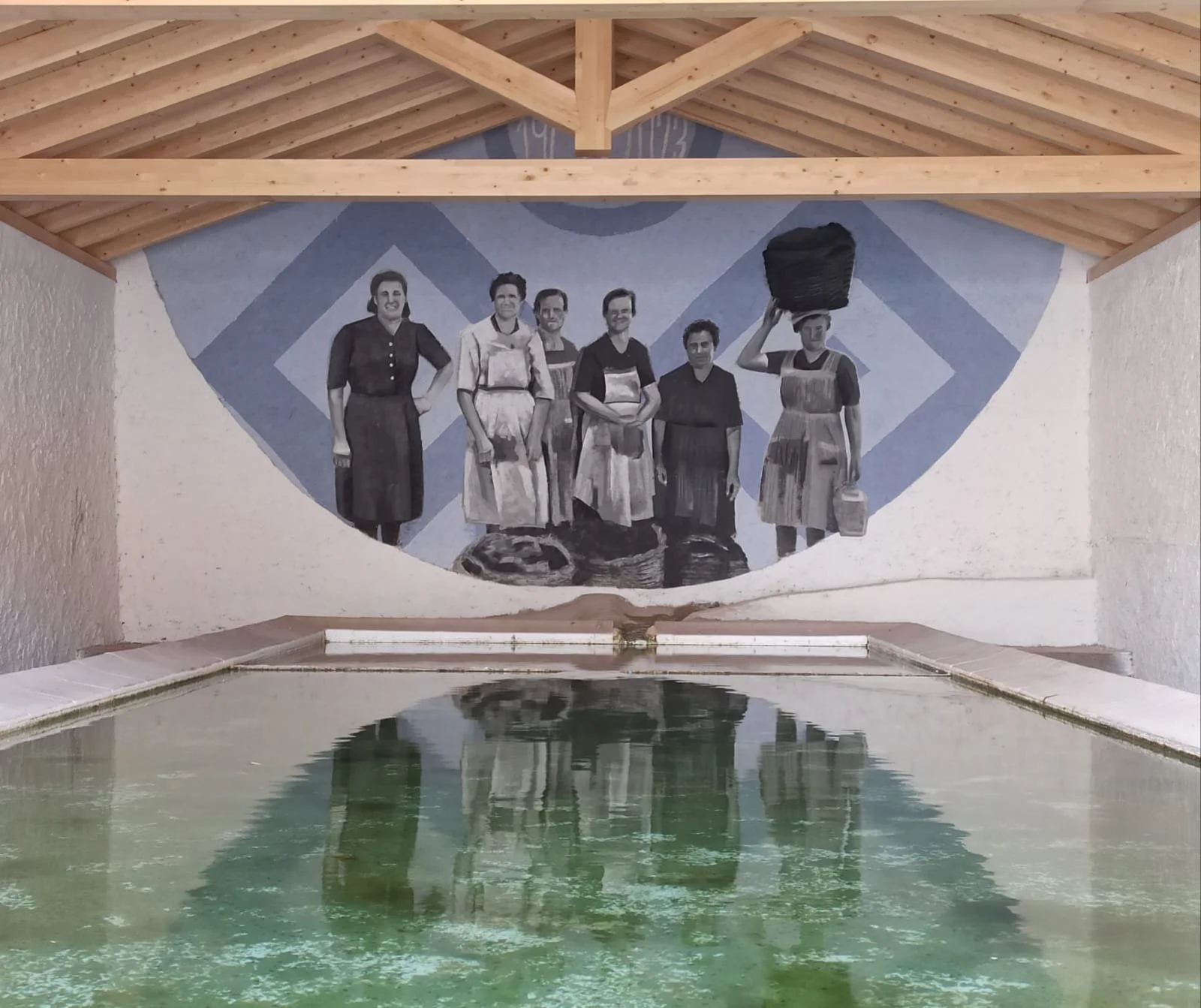 eleman, mural luisma luna. lavanderas