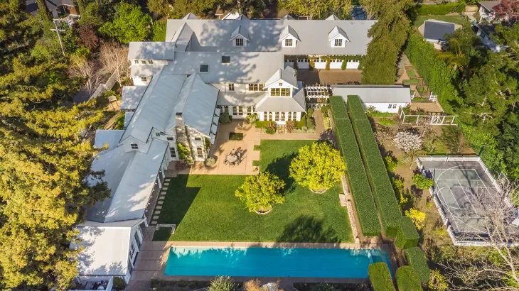 Why Luxury Homes Require a Different Roofing Contractor