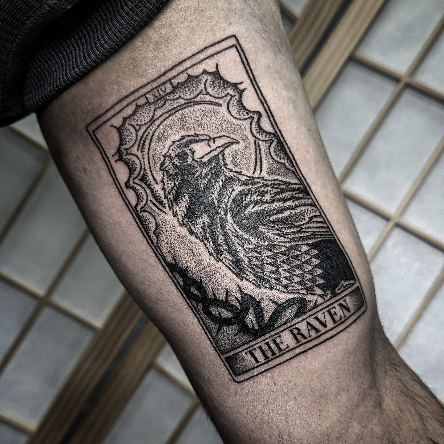 Raven tarot on the inner bicep - made yesterday @simplestudiotattoo 

#tarottattoo #brisbanetattoo #raventattoo #dotoworktattoo #blackwork #linework #cardtattoo #biceptattoo #brisbane #darkart
