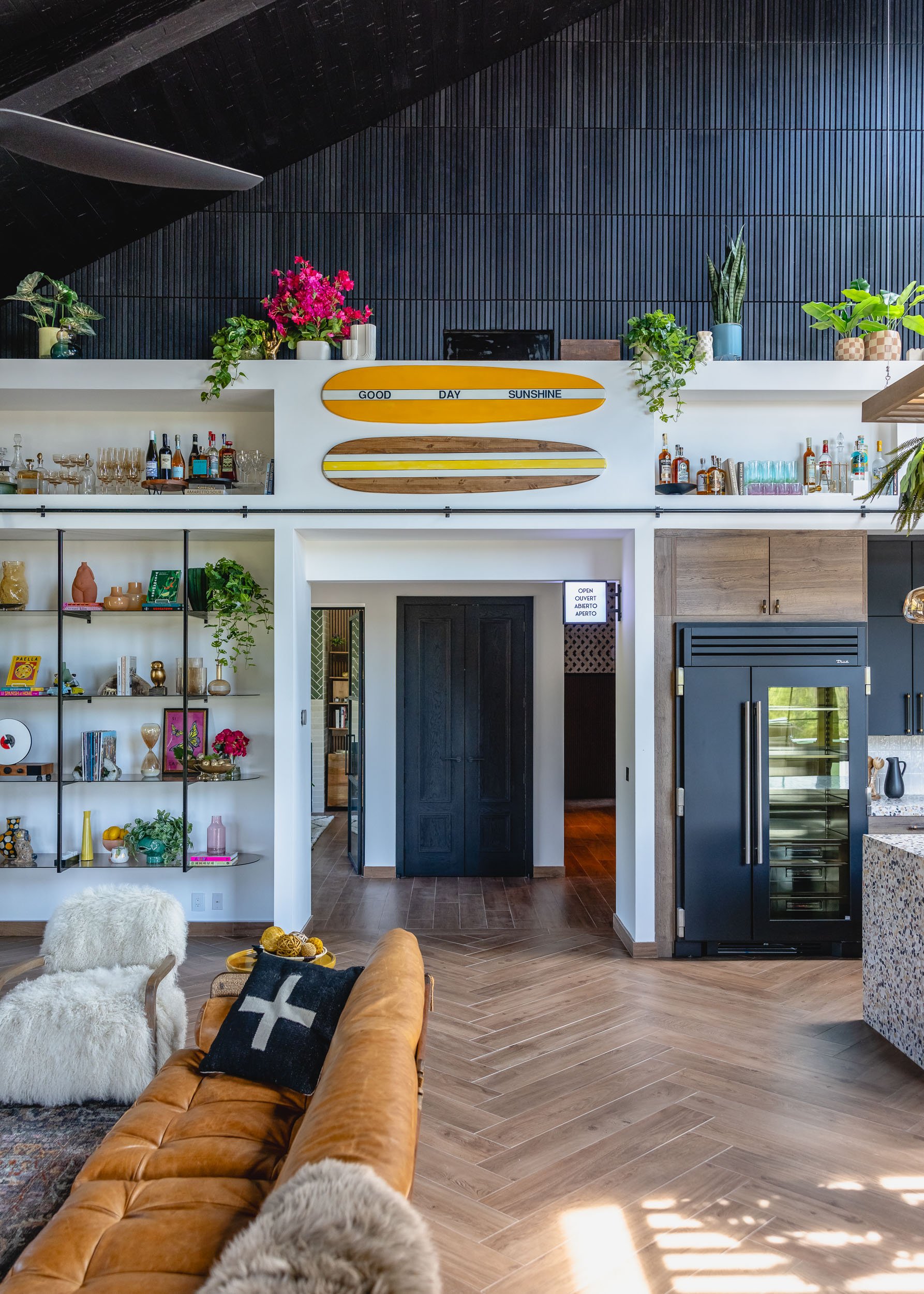 326. living-room-eclectic-modern-hidden-hills-los-angeles-interior-design.jpg.jpg