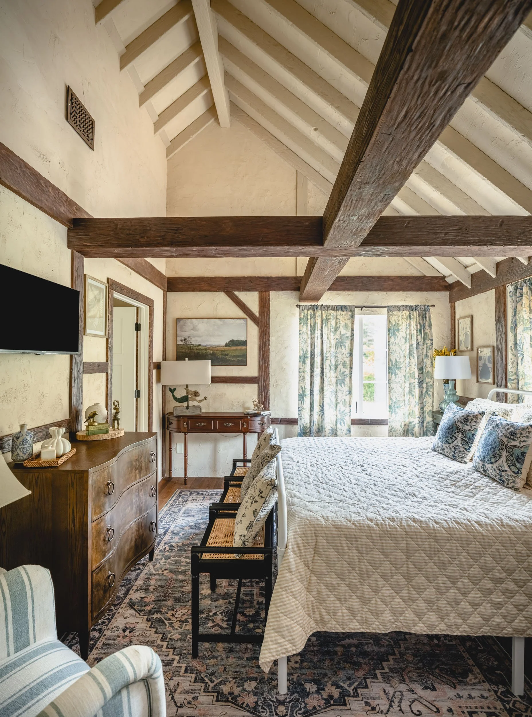 120. bedroom-english-country-hancock-park-california.jpg.jpg