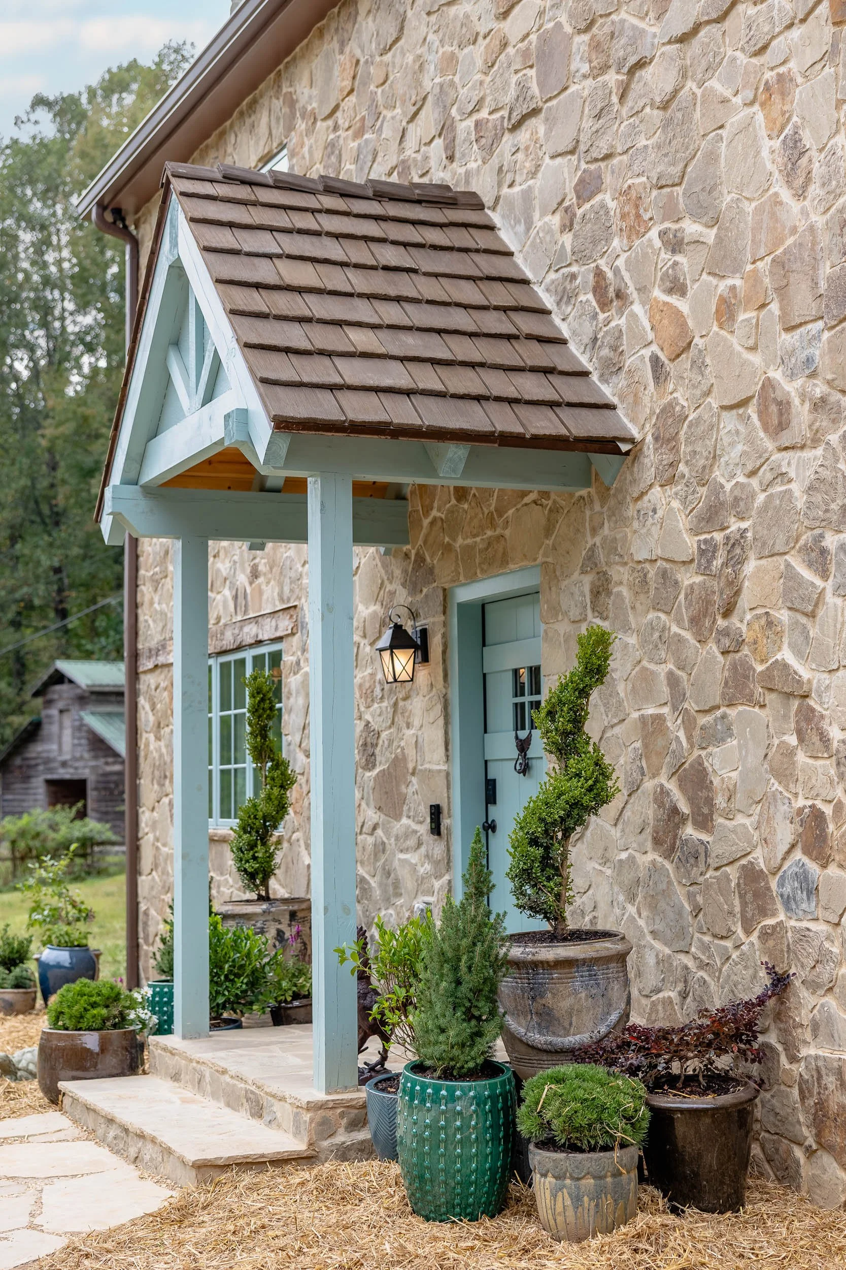 280. exterior-rustic-farmhouse-calabasas-los-angeles-luxury-interior-design.jpg.jpg