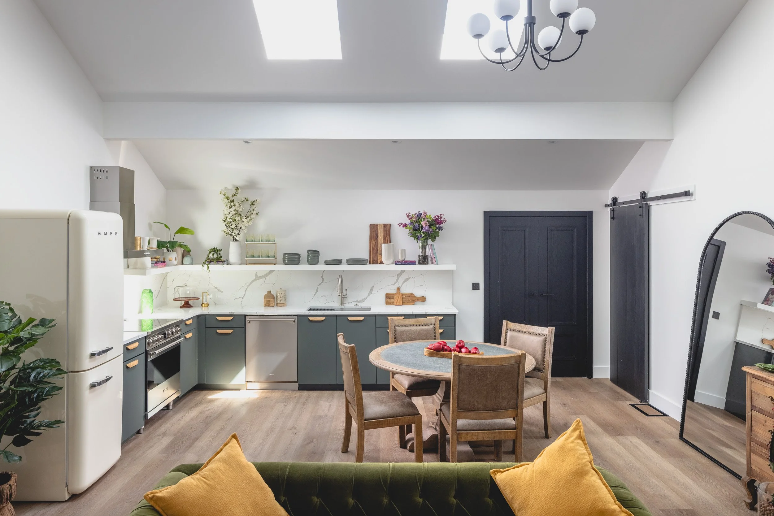 148. studio-kitchen-modern-farmhouse-hancock-park-california.jpg.jpg