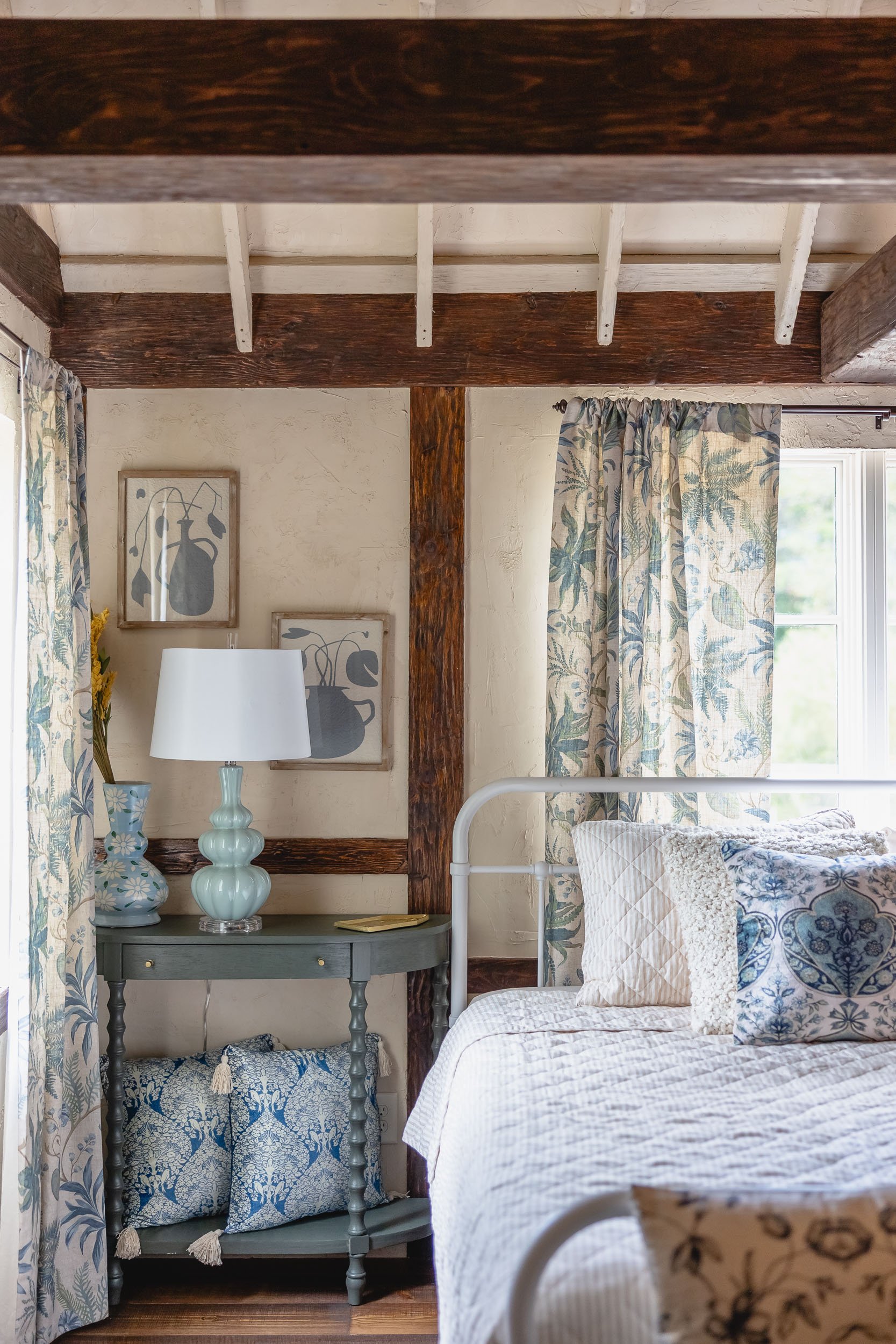 115. bedroom-english-cottage-hancock-park-los-angeles.jpg.jpg