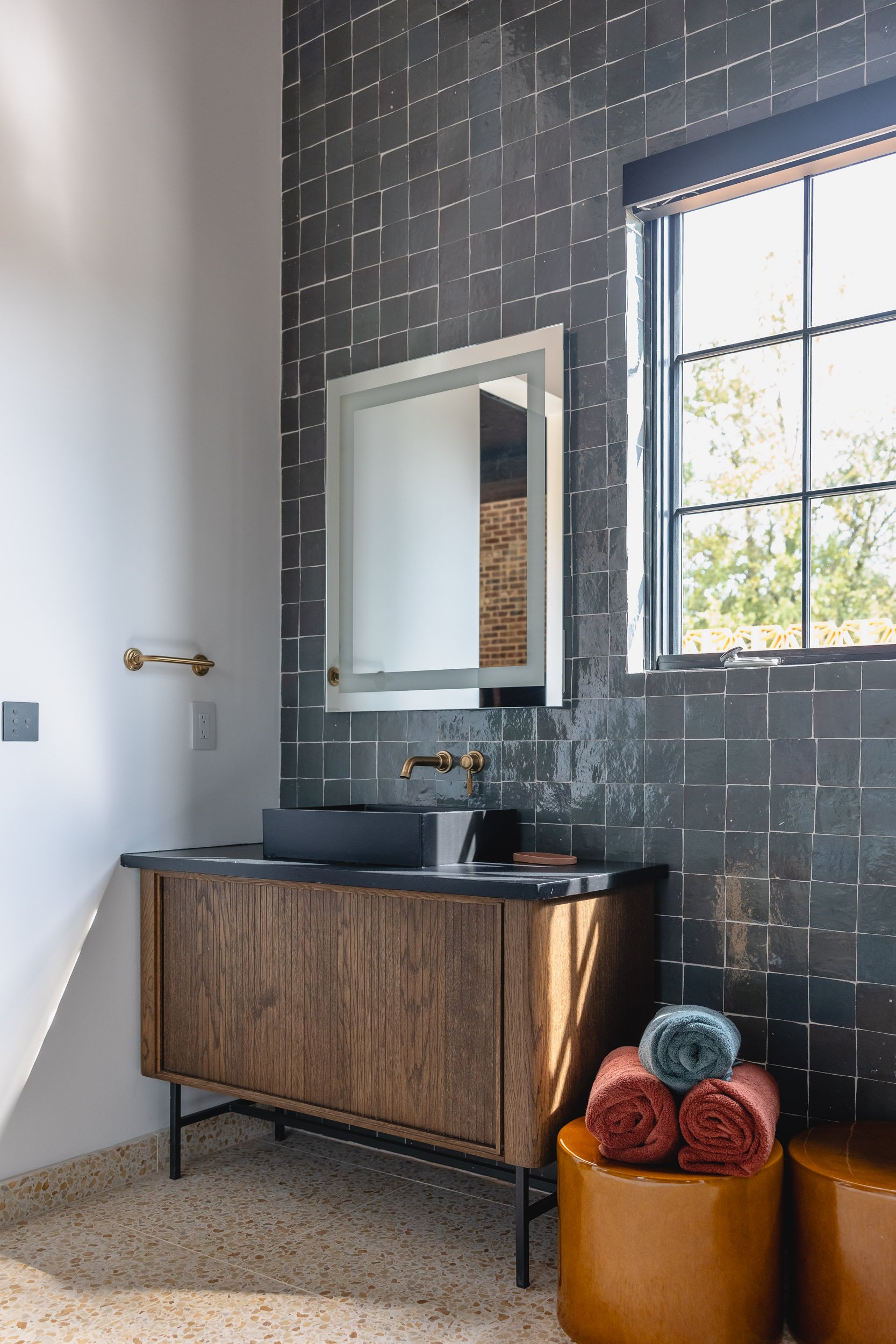 320. bathroom-modern-organic-hollywood-hills.jpg.jpg