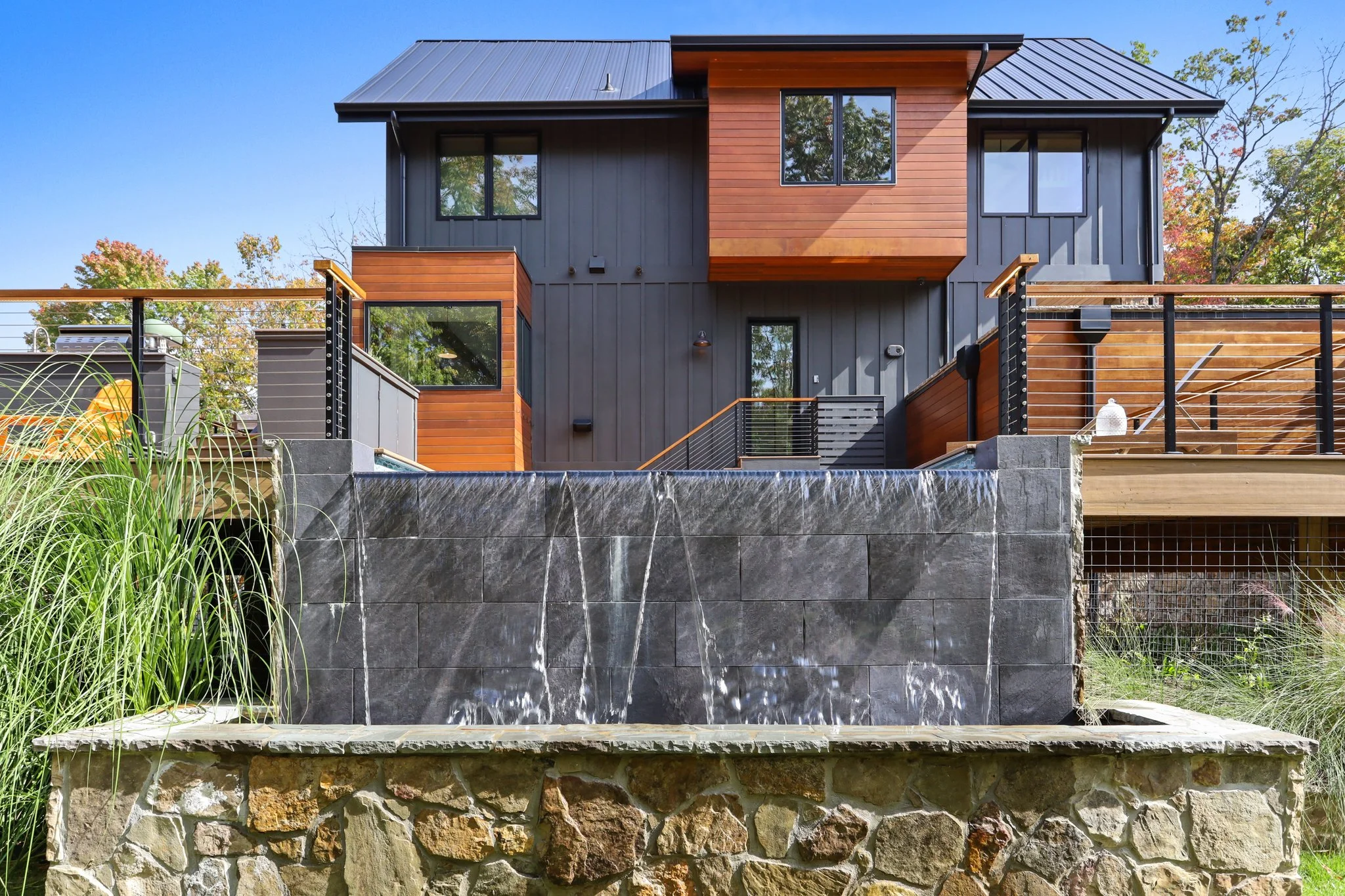 21. exterior-modern-mountain-home-hollywood-hills.jpg.jpg