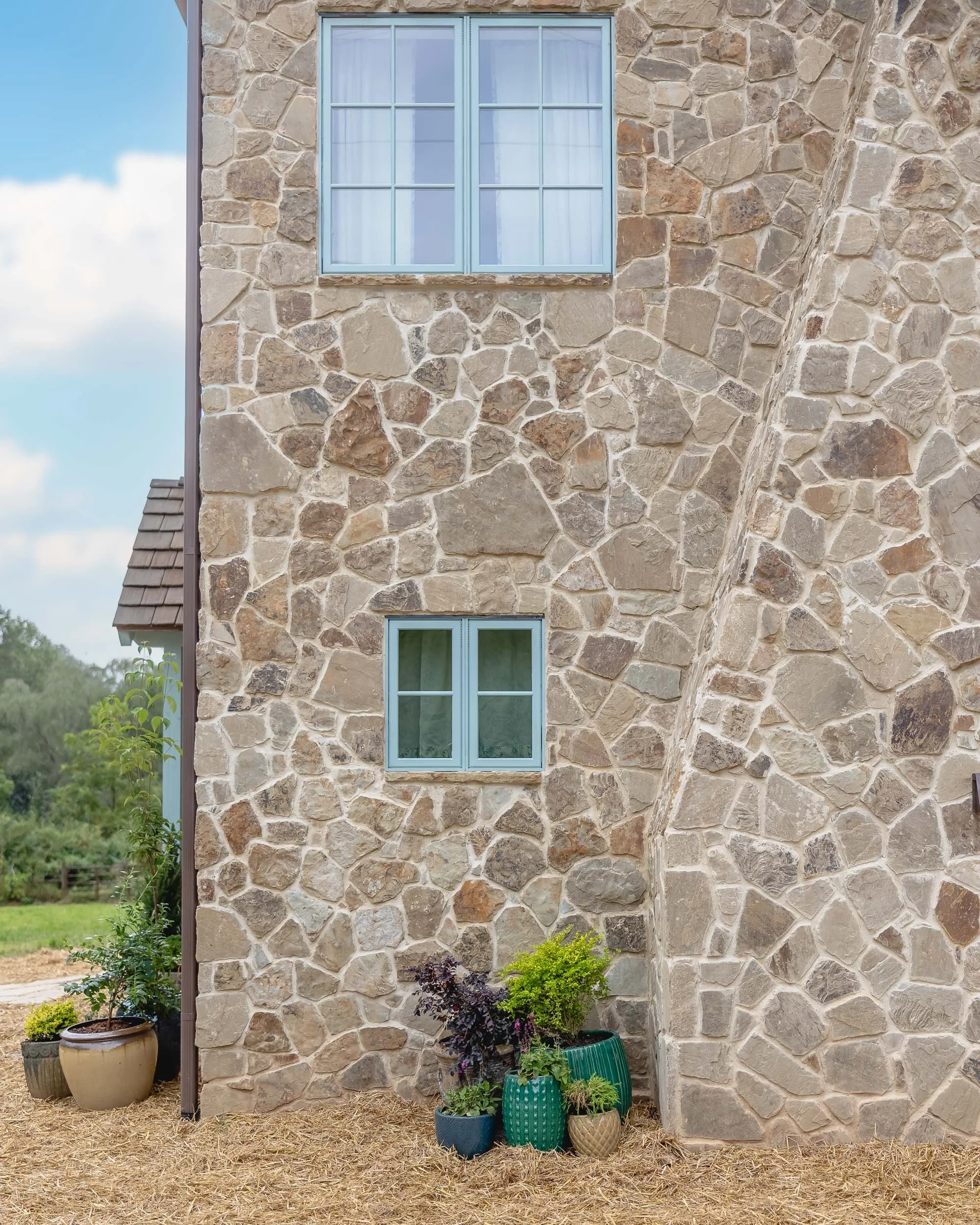 281. stone-facade-rustic-farmhouse-calabasas-los-angeles.jpg.jpg