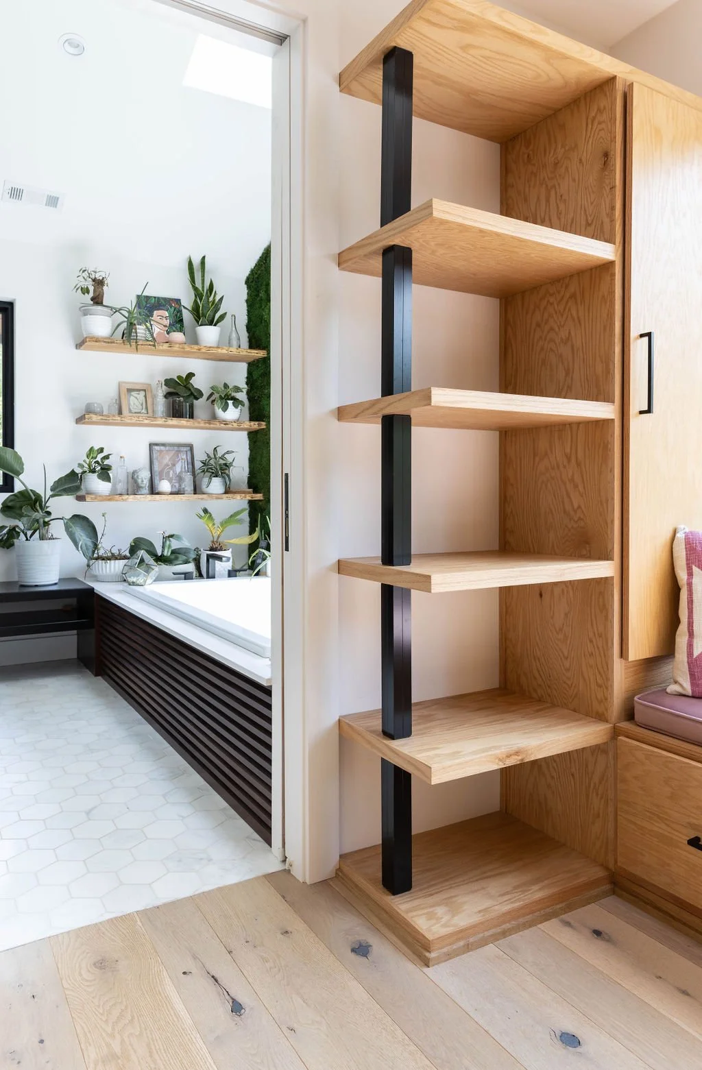 246. built-in-shelving-organic-modern-pacific-palisades.jpg.jpg