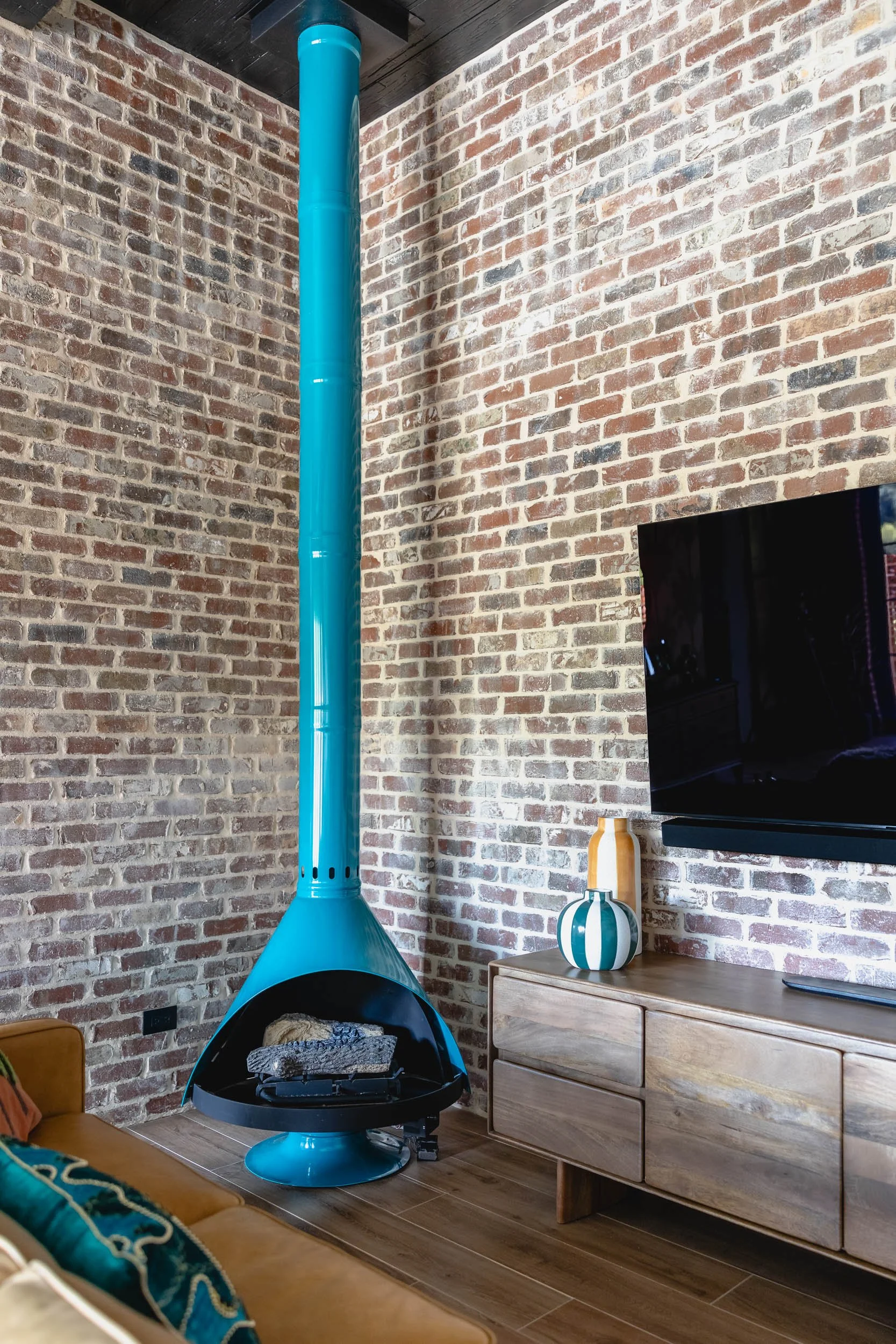 211. suspended-fireplace-industrial-modern-malibu.jpg.jpg