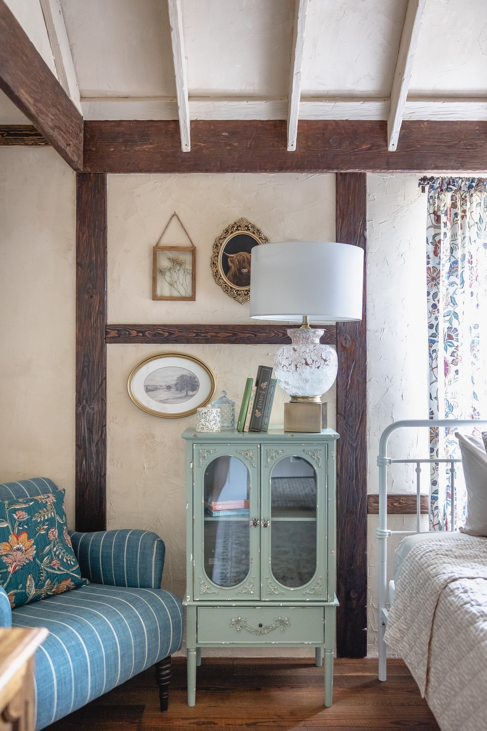 179. bedroom-rustic-farmhouse-hancock-park-retreat.jpg.jpg