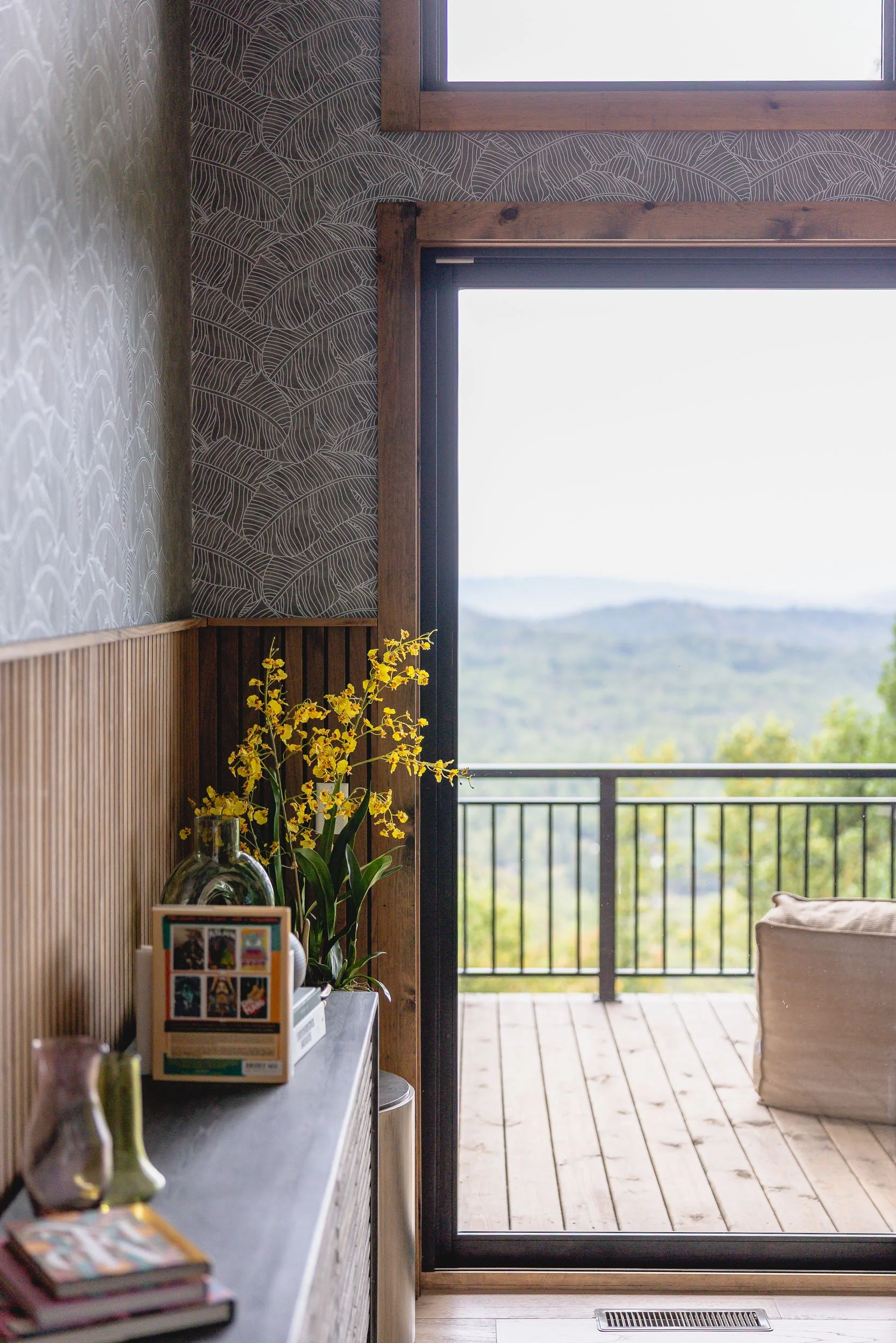 283. hallway-modern-organic-malibu-california-home.jpg.jpg