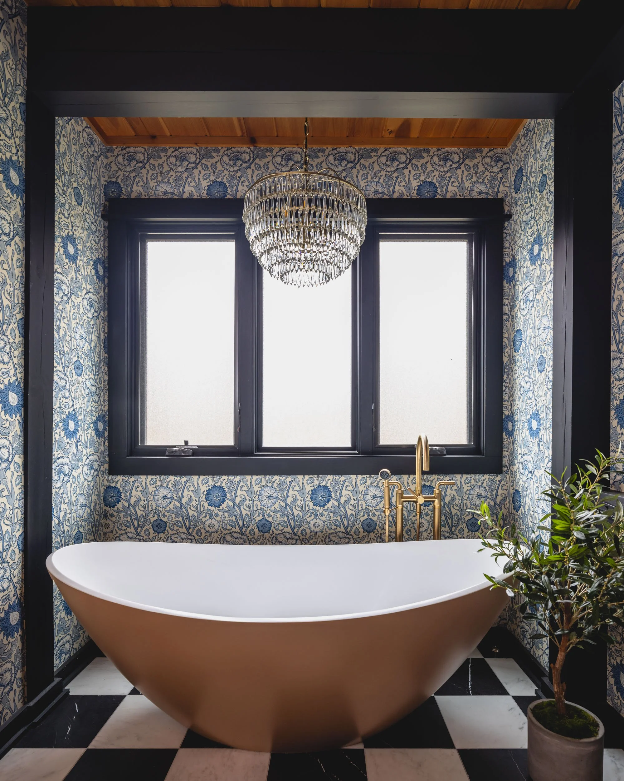 219. freestanding-tub-bathroom-eclectic-modern-pacific-palisades-los-angeles.jpg.jpg