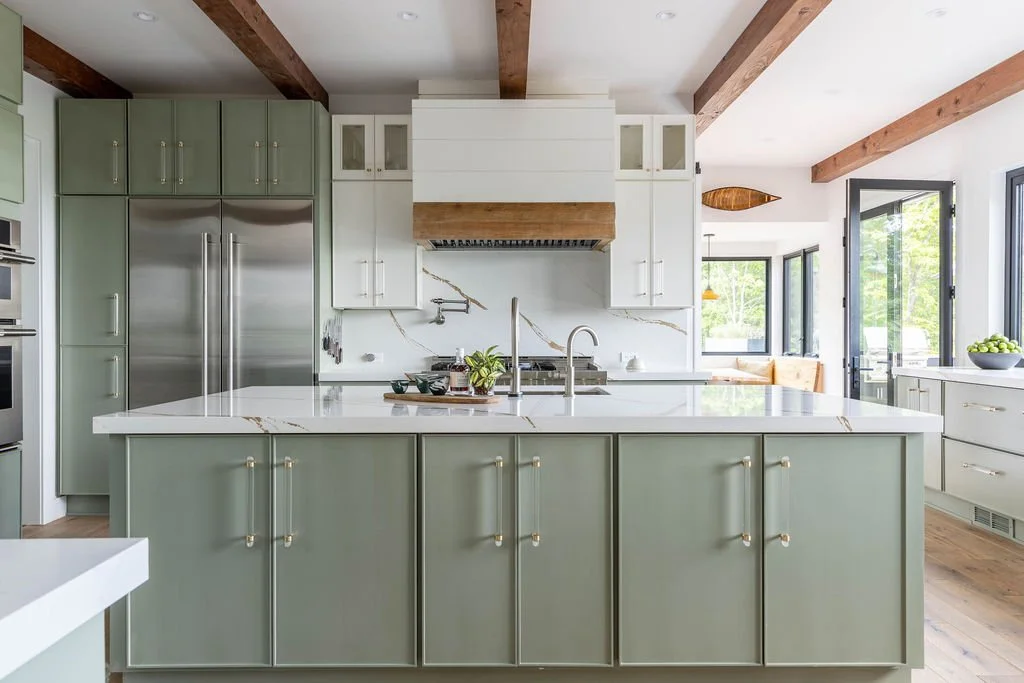 17. kitchen-transitional-warm-modern-bel-air-home.jpg.jpg