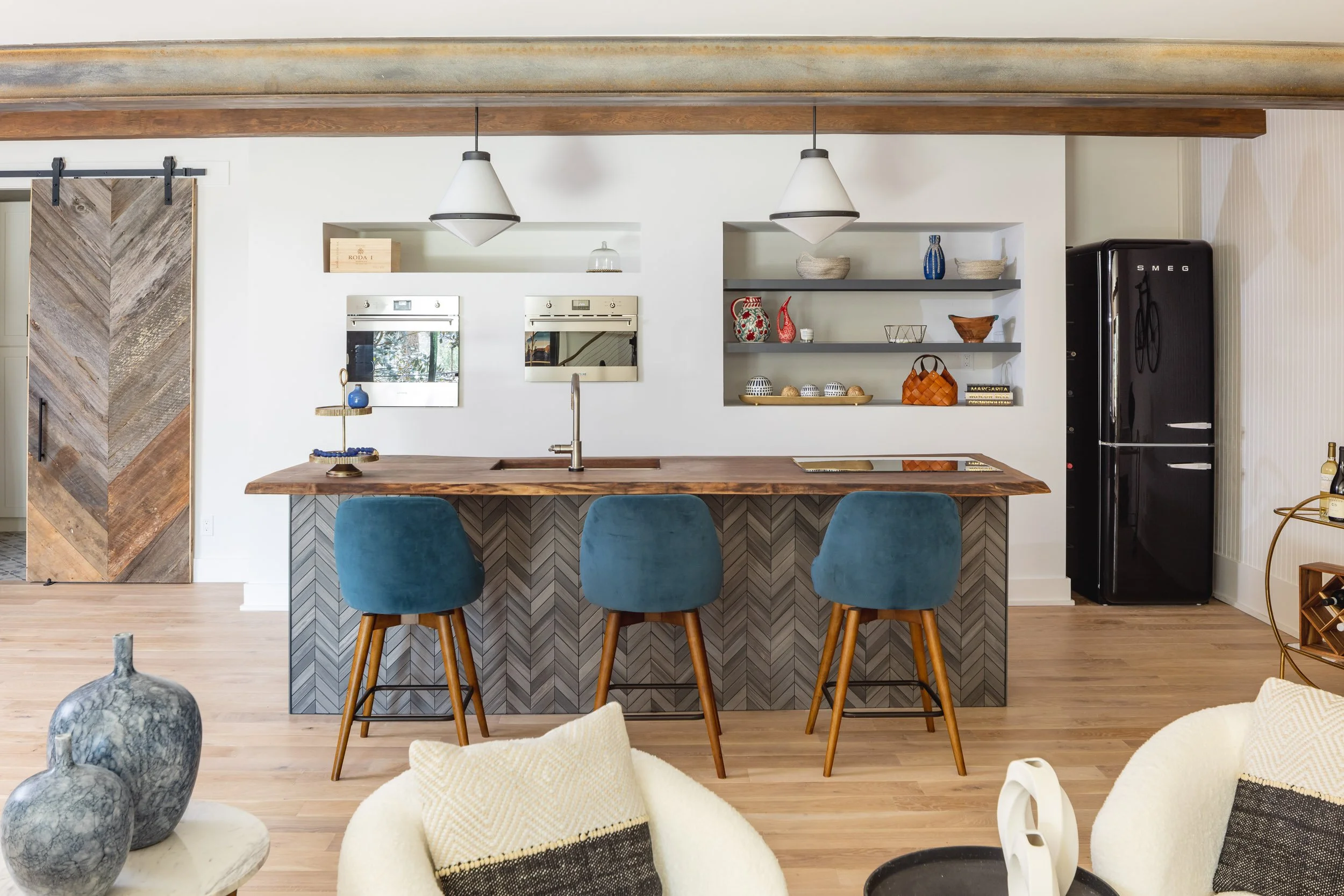 332. kitchen-mid-century-modern-pacific-palisades-los-angeles-interior-design.jpg.jpg