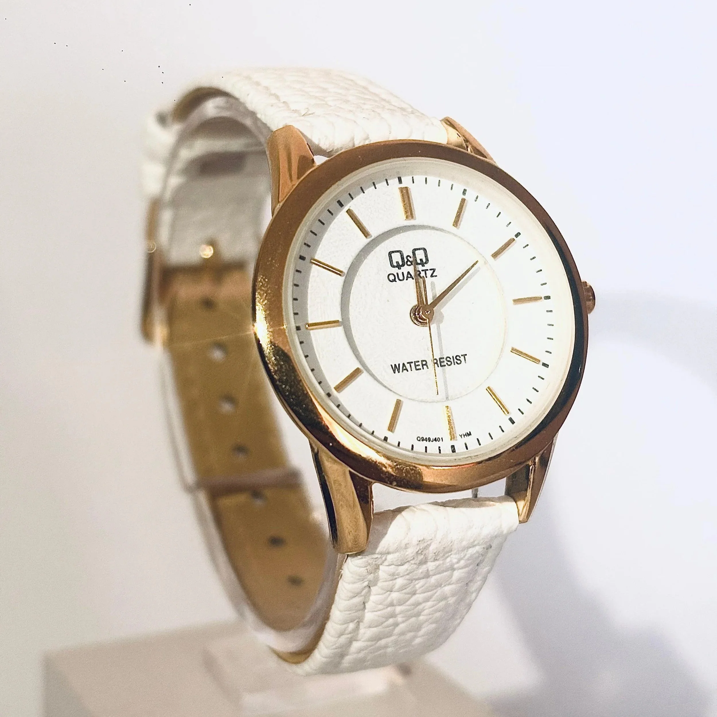 Reloj QQ-26 para Mujer Blanco de cuero