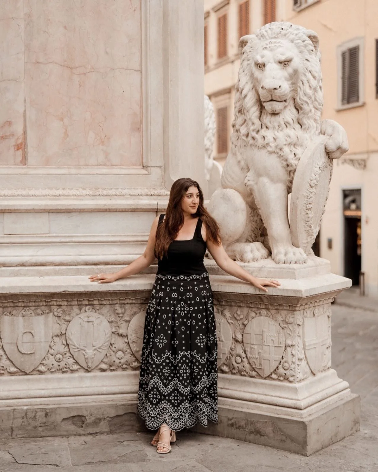 Allow me to reintroduce myself. 👋🏼

With 13 years of experience across editorial publishing, brand building, and production in both print and digital media, my work centers on visual storytelling. 

With a foundation in journalism, I blend strategi