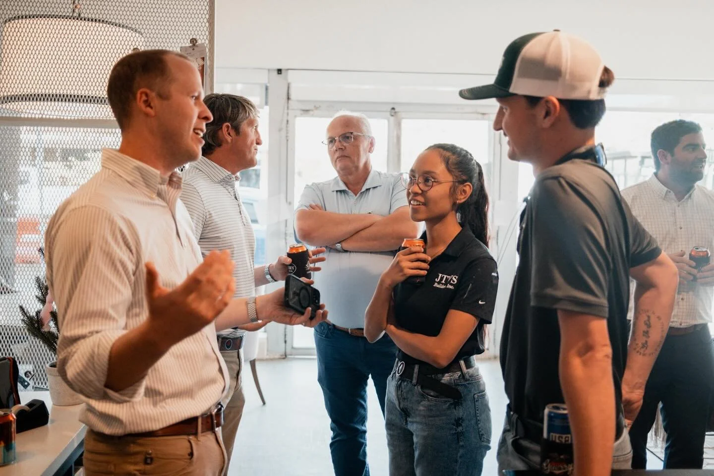 An evening well spent, opening our doors to industry professionals for some moments of connection, refreshment, and a little relaxation, in collaboration with our friends from @guerrylumber