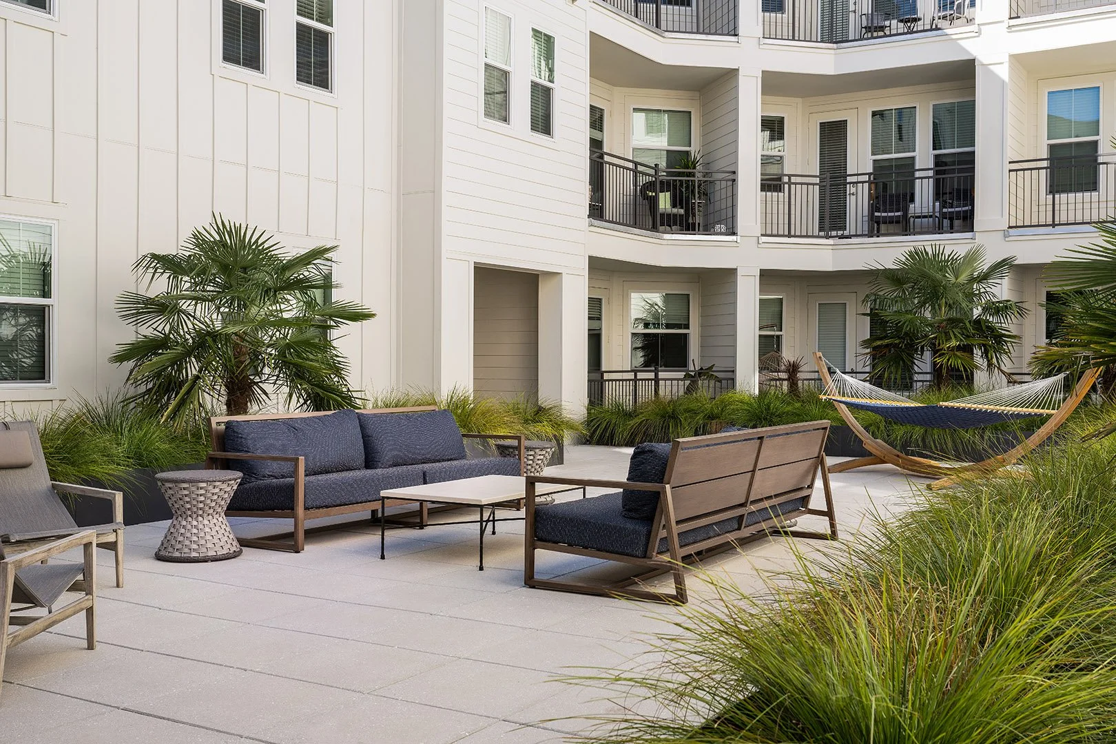 SHAH_AtlanticBeachHouse_16898-Residential-Courtyard.jpg