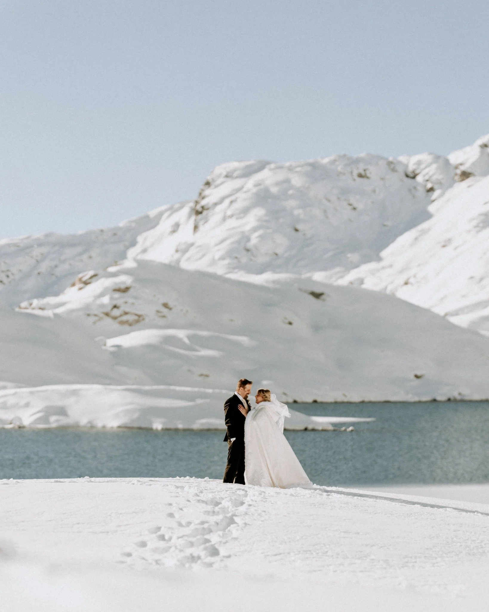 Who said weddings have to stay on the ground?

This spring, choose between our Silver or Gold Band flight and make your Whistler wedding truly unforgettable.

For more information on our heli-wedding offerings, please visit the link in our bio.

PC |