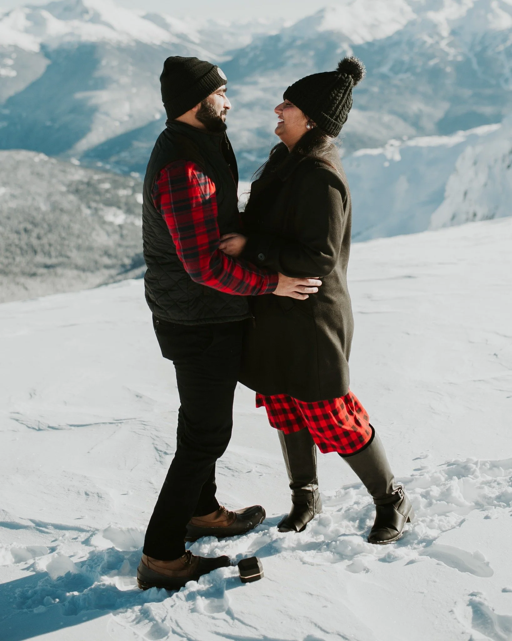 Thinking of popping the question?

Enjoy a private 12 or 25-minute flight, plus a 45-minute mountain landing to celebrate the moment.

Discover all the details on our website and plan a moment they'll never forget.

PC | @alyssaraephotography_