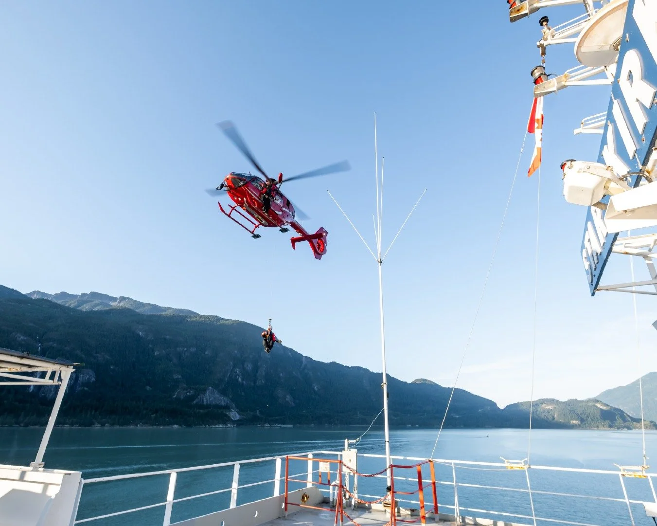 When things don't go to plan, our crew is ready to help bring people back safely 🚁 

PC | @spencerwatson.ca