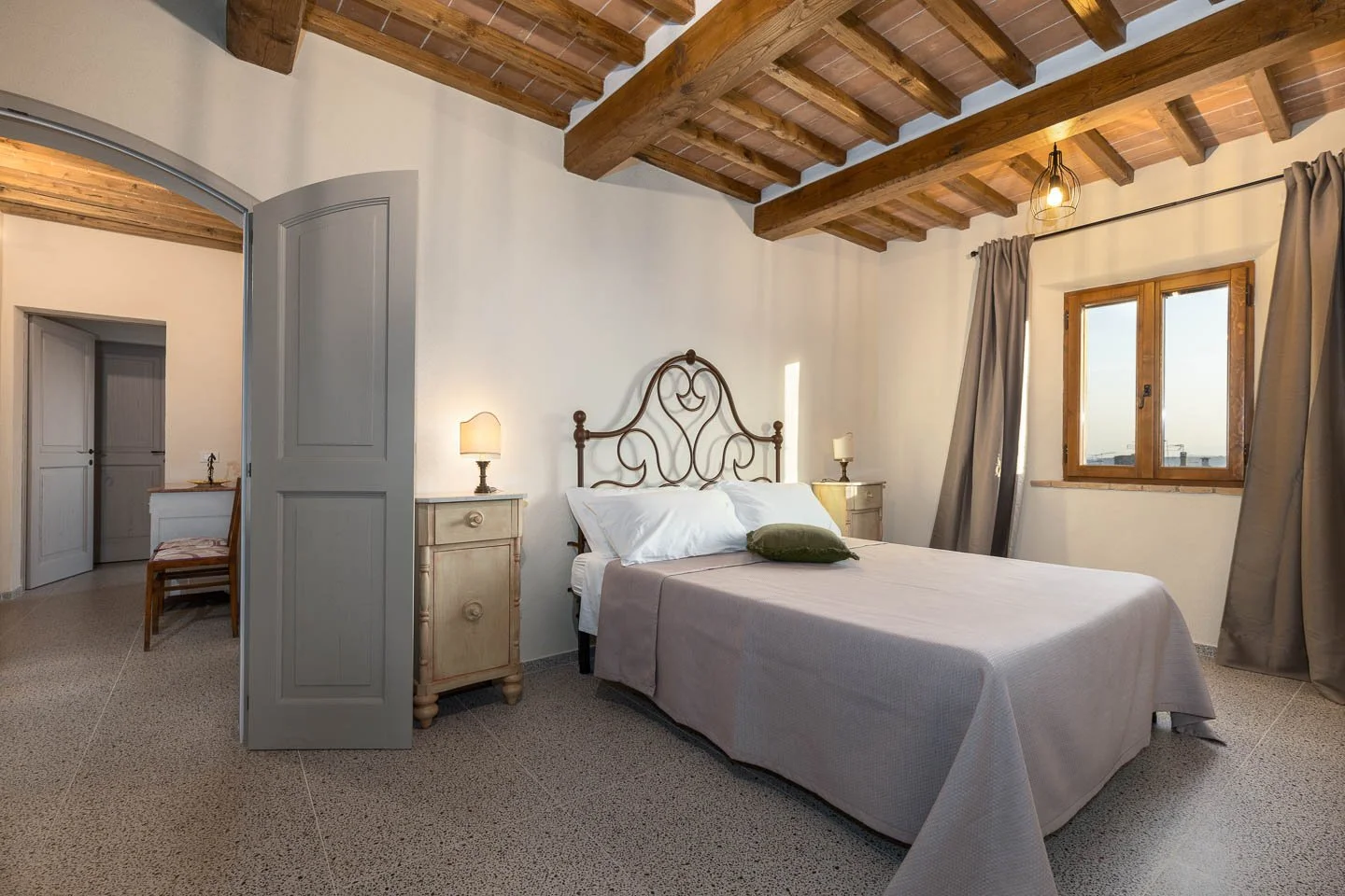 Spacious bedroom in a high-end holiday apartment in the historic center of San Gimignano