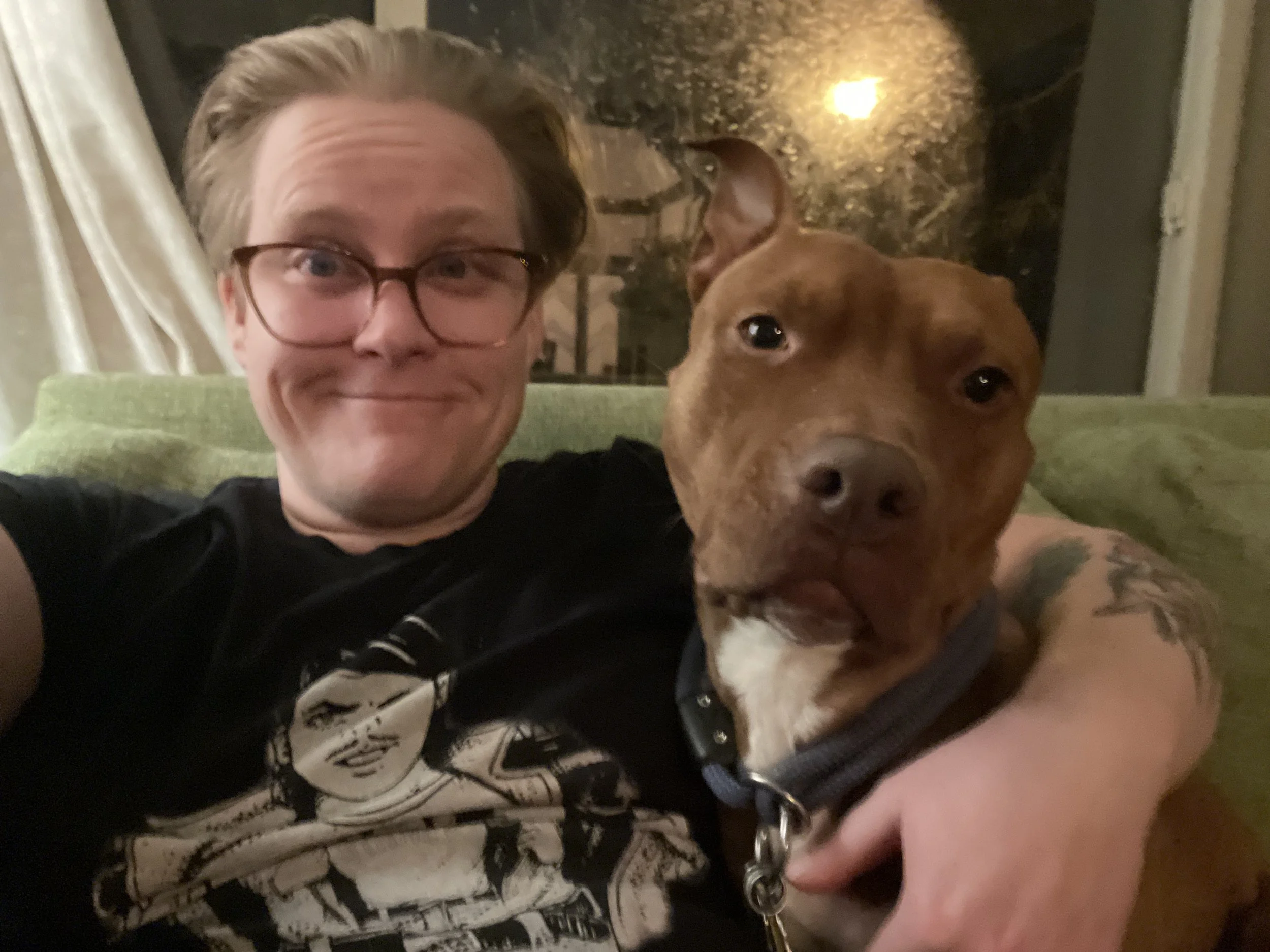 picture of clinician Shannon Skaistis with a brown dog