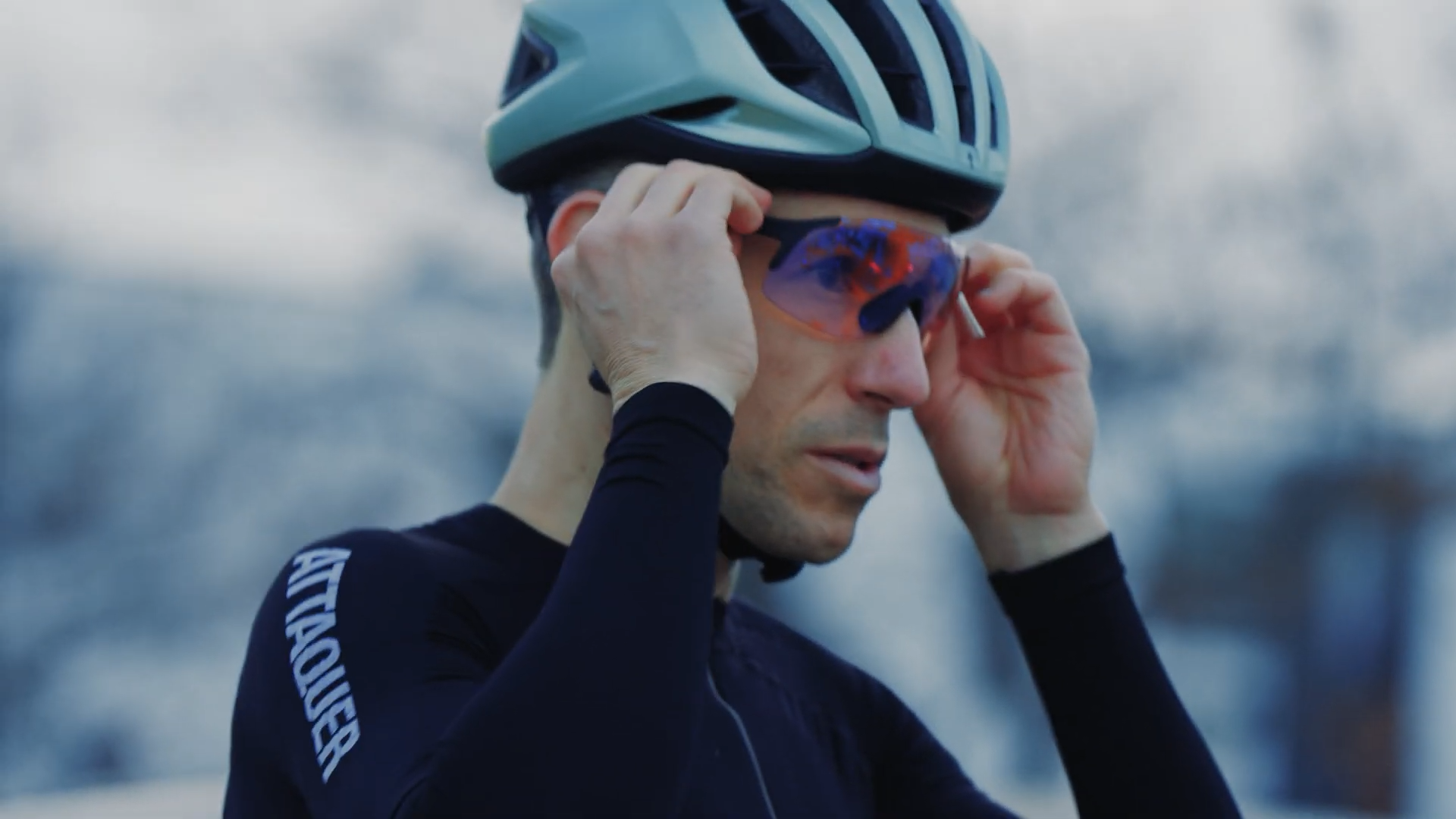 ROUND TRIP.00_01_09_22.Still008.png