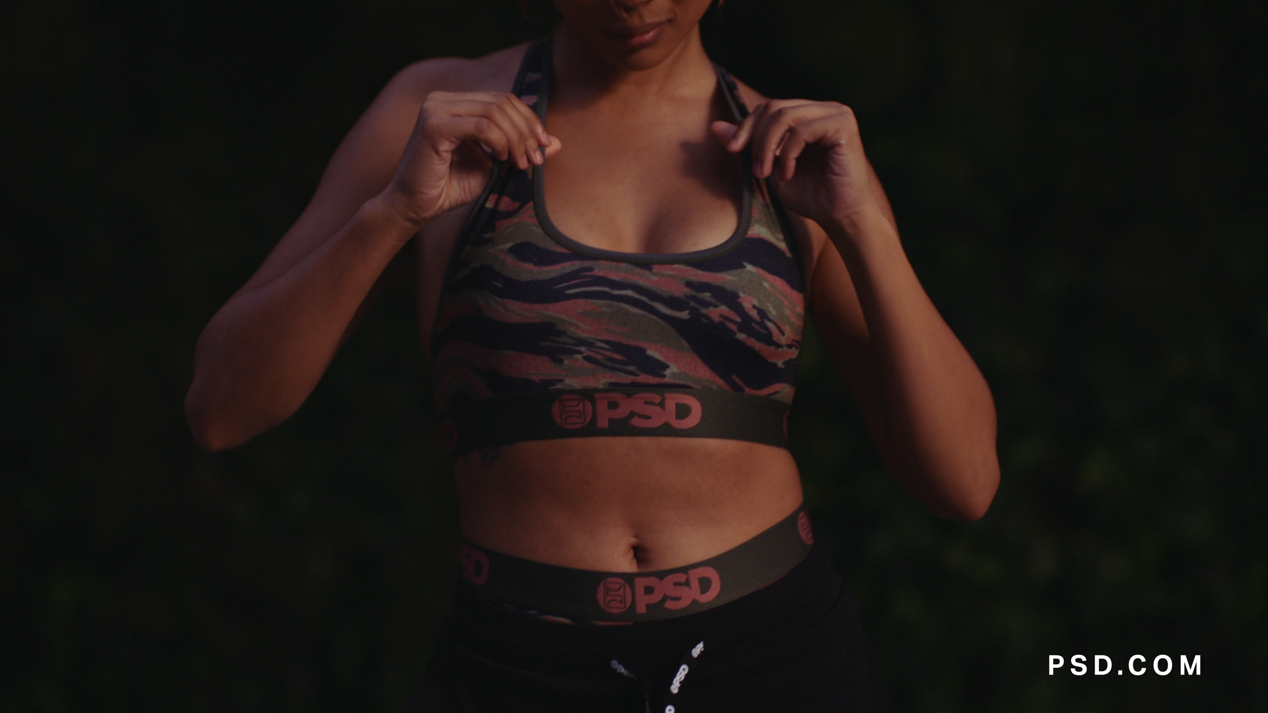 psd_activewear (2160p).00_00_09_05.Still012.png