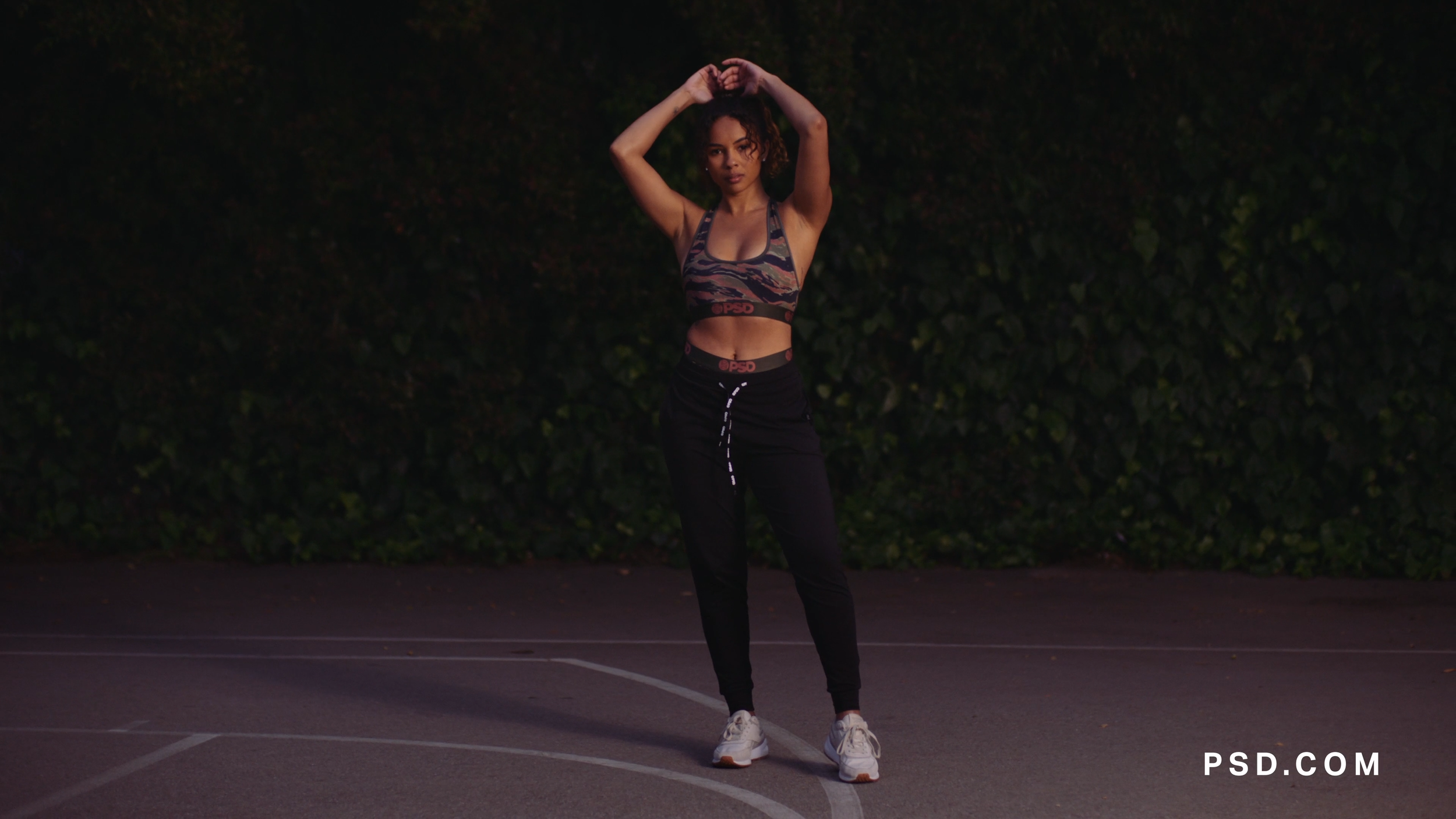 psd_activewear (2160p).00_00_09_23.Still014.png