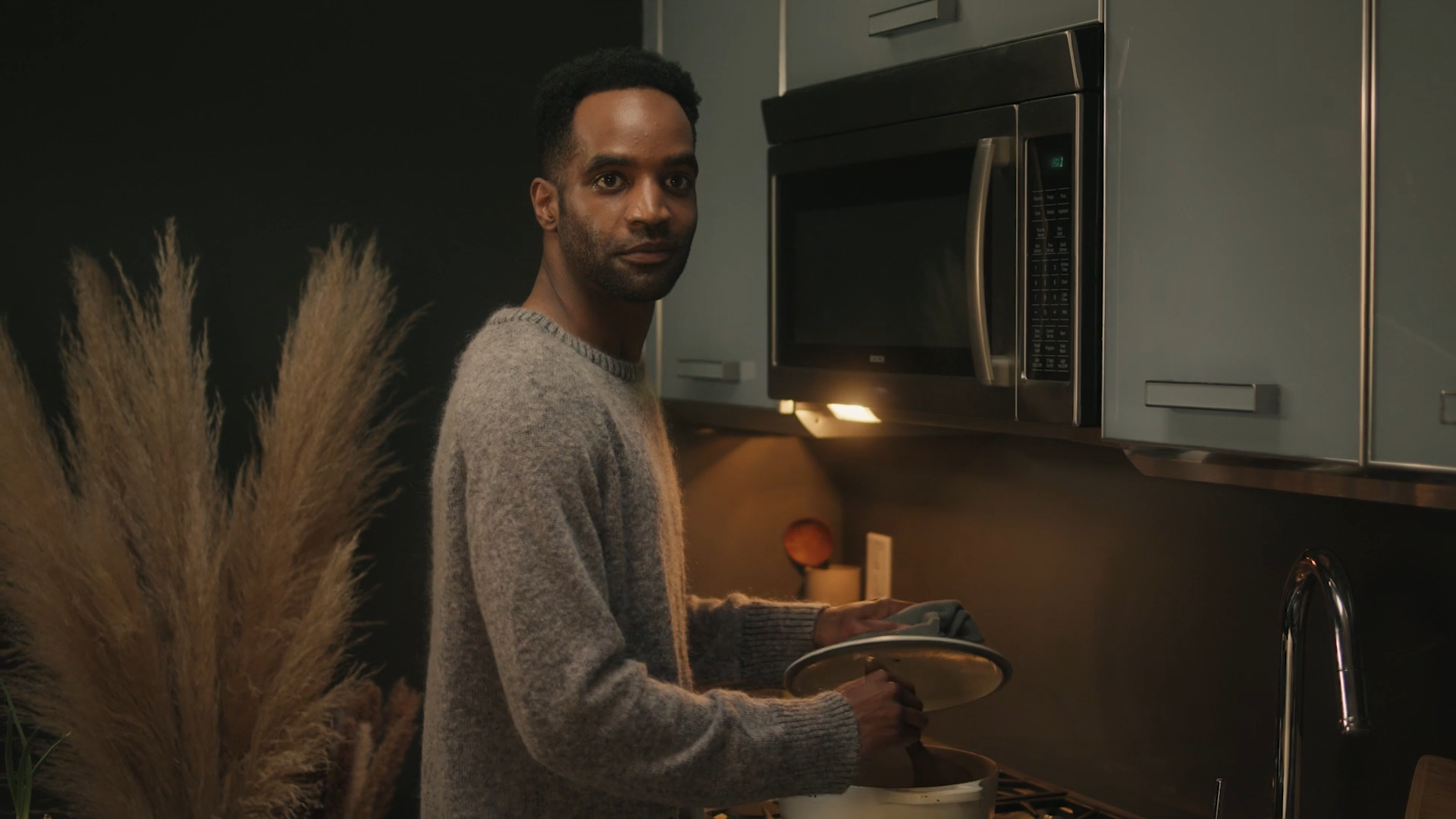 hinge_-_designed_to_be_deleted (1080p).00_01_12_11.Still013.png