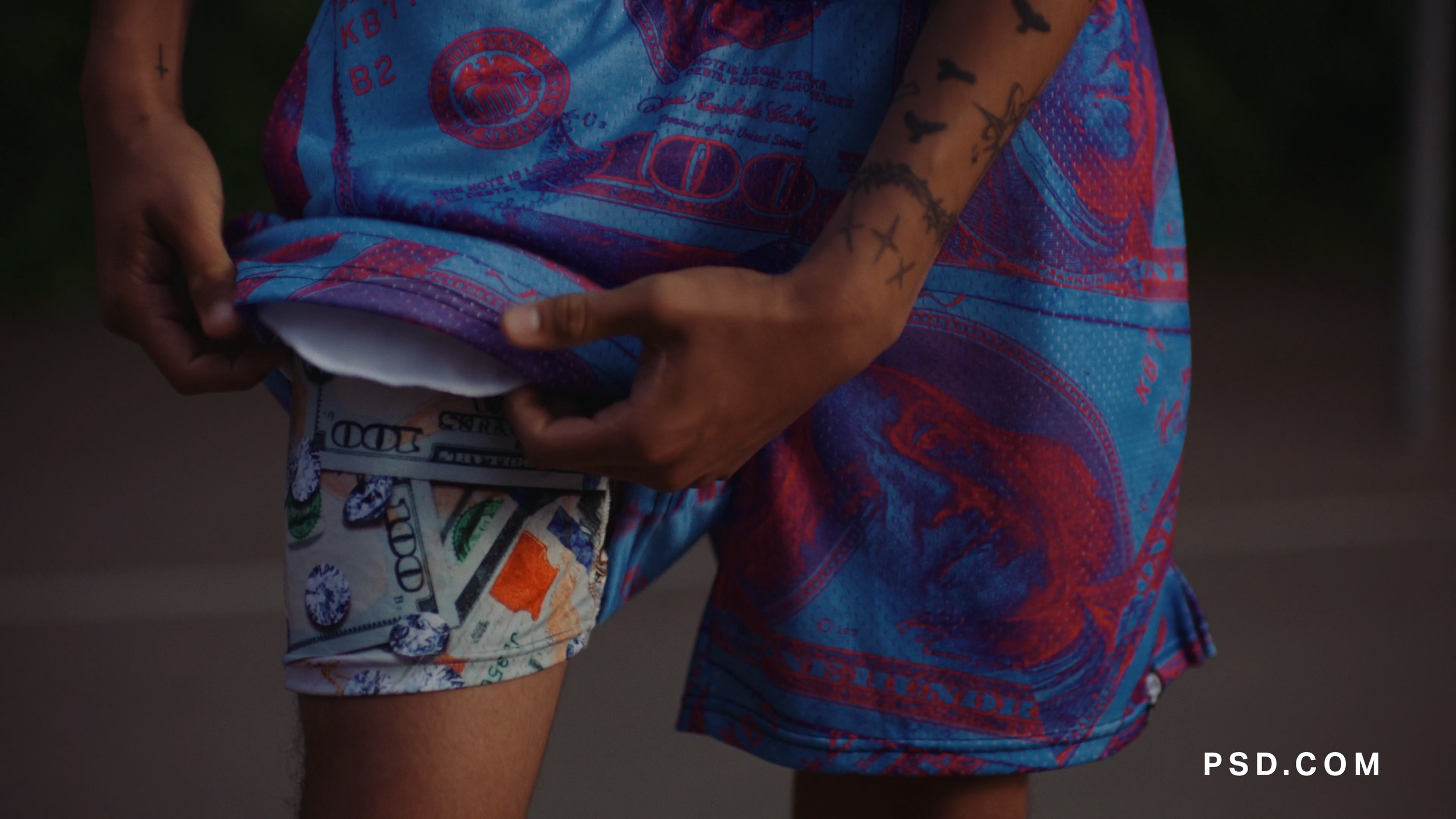 psd_activewear (2160p).00_00_07_09.Still009.png