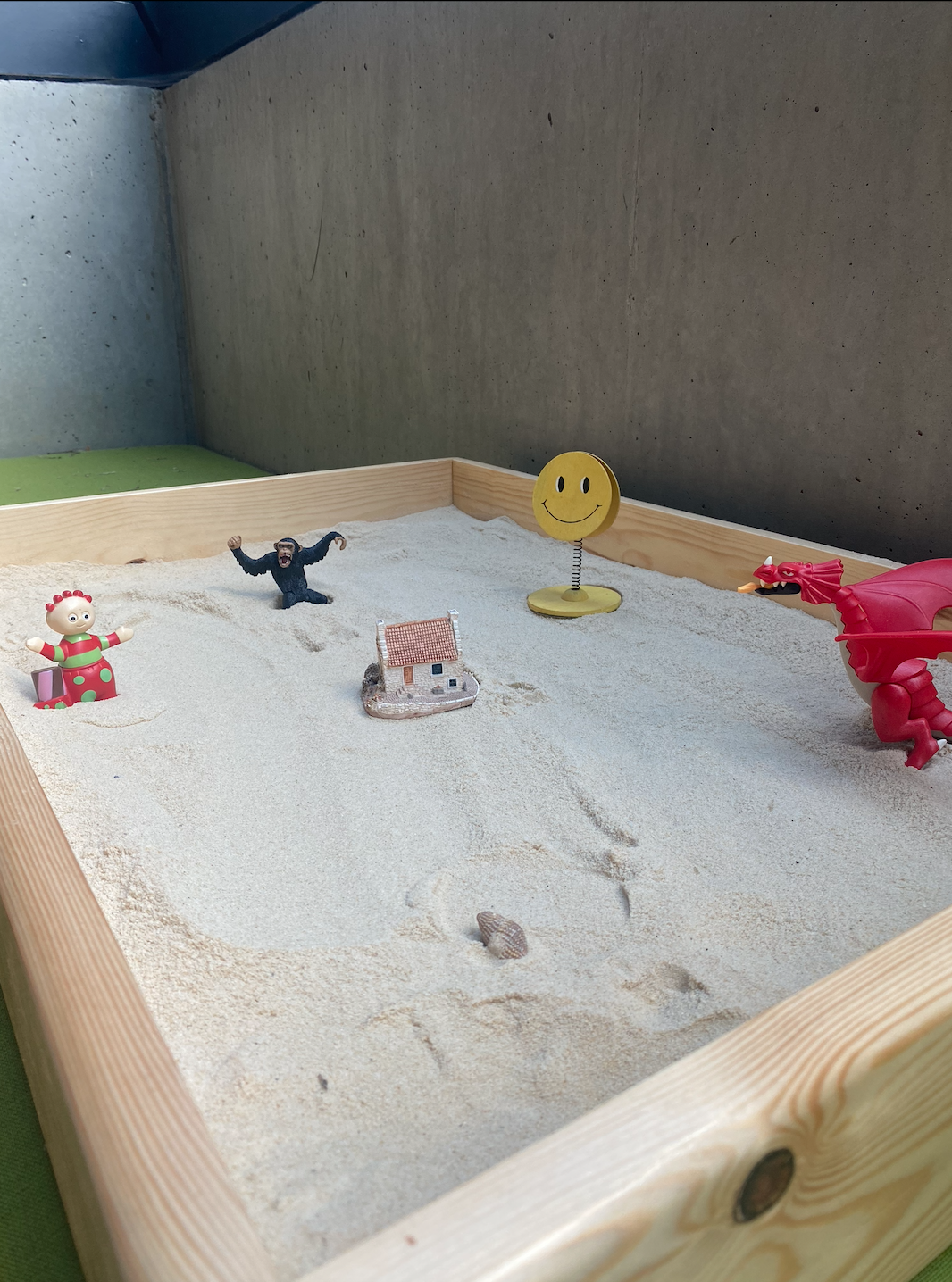A sandtray explore parts of self