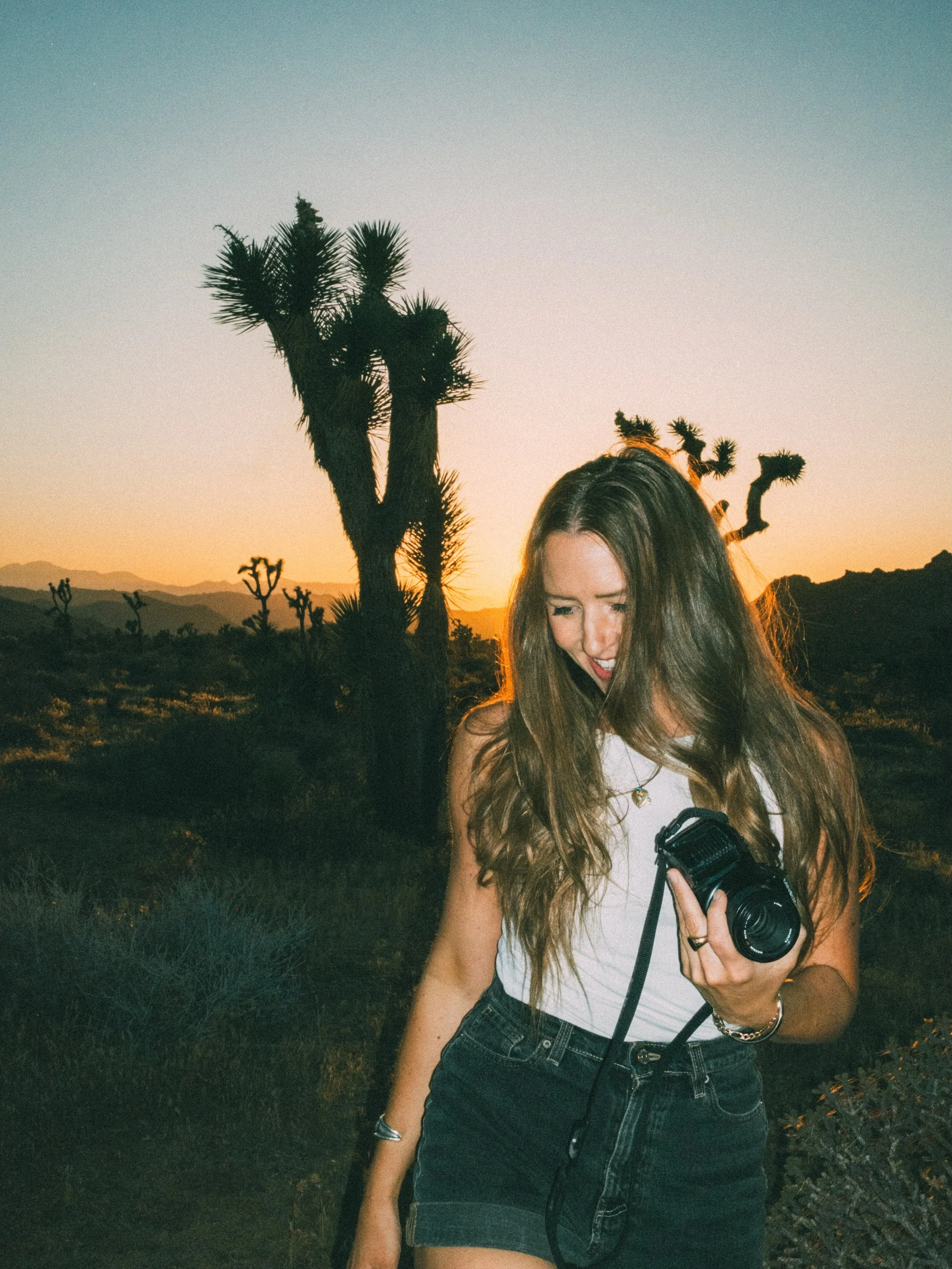 reminder that I&rsquo;m out here in joshua tree making magic, and you should come play with me 🌞📸

dm to book a shoot xx

summer discount rate for locals. dm me for the details