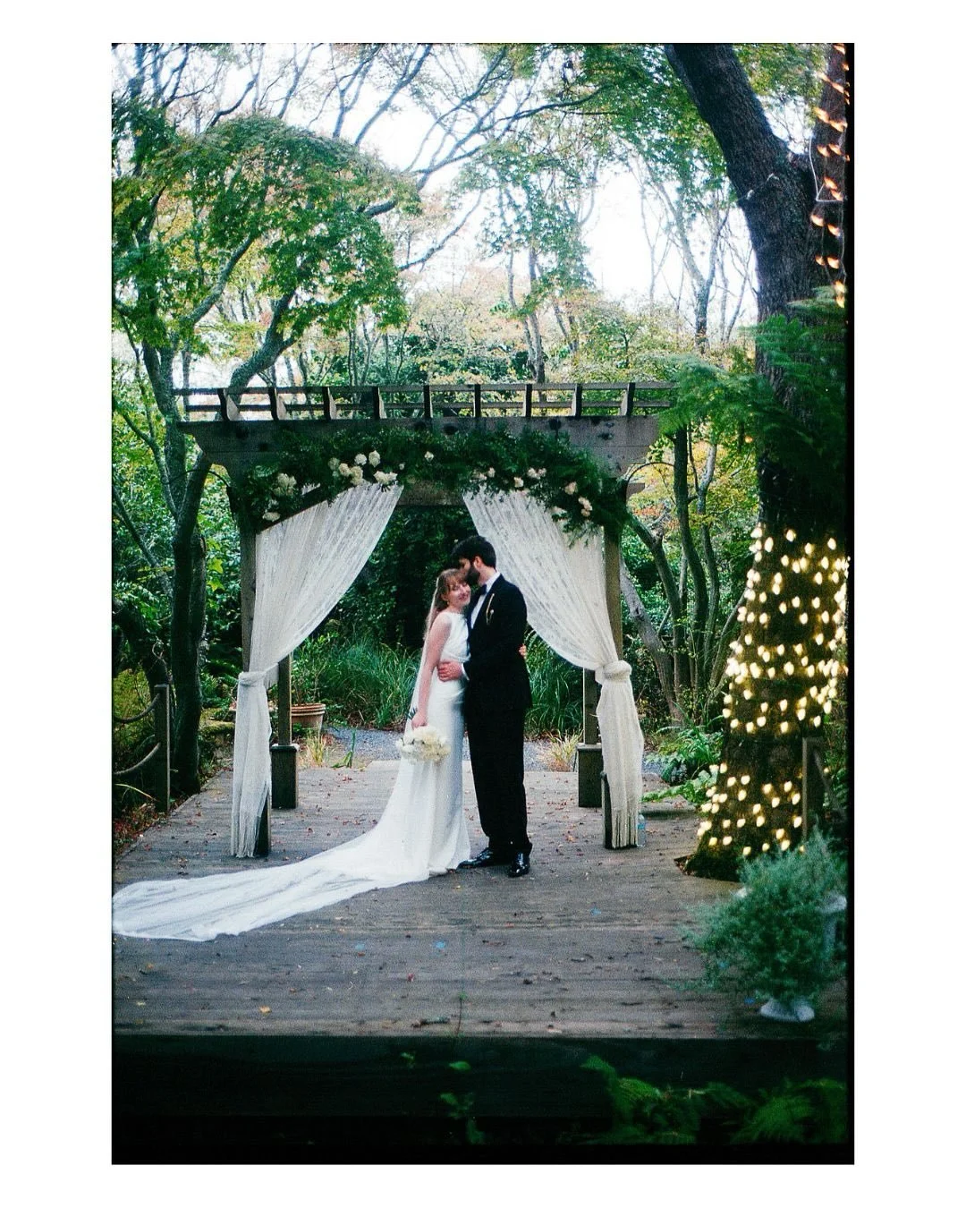 Reminiscing over Hannah and Dalton&rsquo;s wedding day🕊️ 

And too be honest, it truly was such a perfect day. I&rsquo;ll never get over all the soft glances and laugher they shared. It was an absolute privilege to document their love. 

All shot on