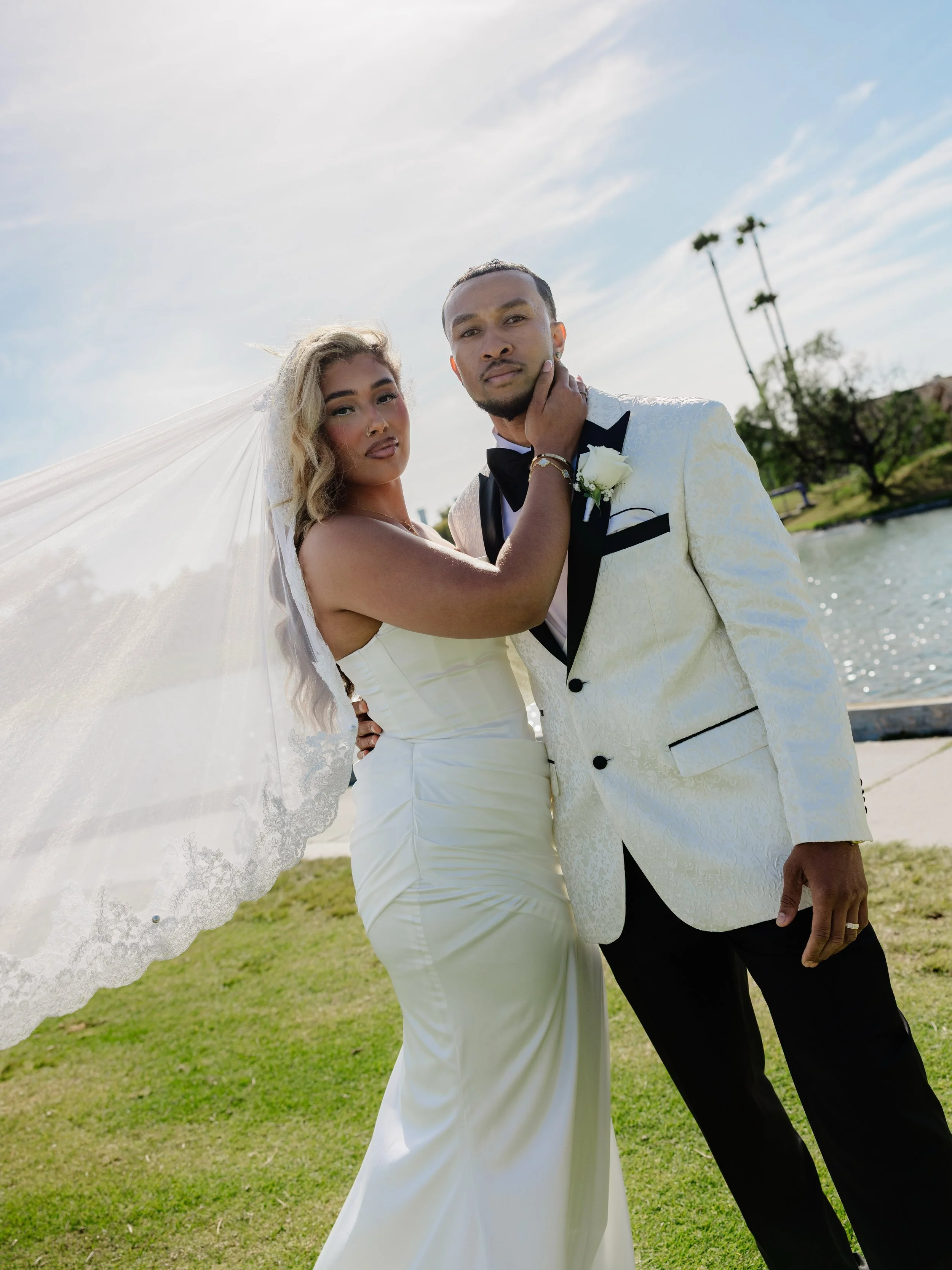 A veil in the wind is a photographers best friend✨

&bull;

socal photography, los angeles photographer, central coast photographer, oxnard photographer, river ridge golf club wedding, river ridge golf club photographer, candid photography, documenta