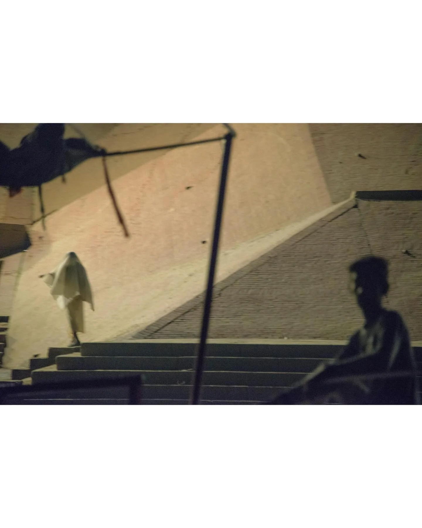 Varanasi, India, 2018. 

#india_undiscovered #IndianPhotography
#_coi #india #indiaclicks #uttarpradesh #varanasi #spicollective #streetphotographyinternational #streetphotography #lensculturestreets #raw_streets #thestreetphotographyhub #indiastreet