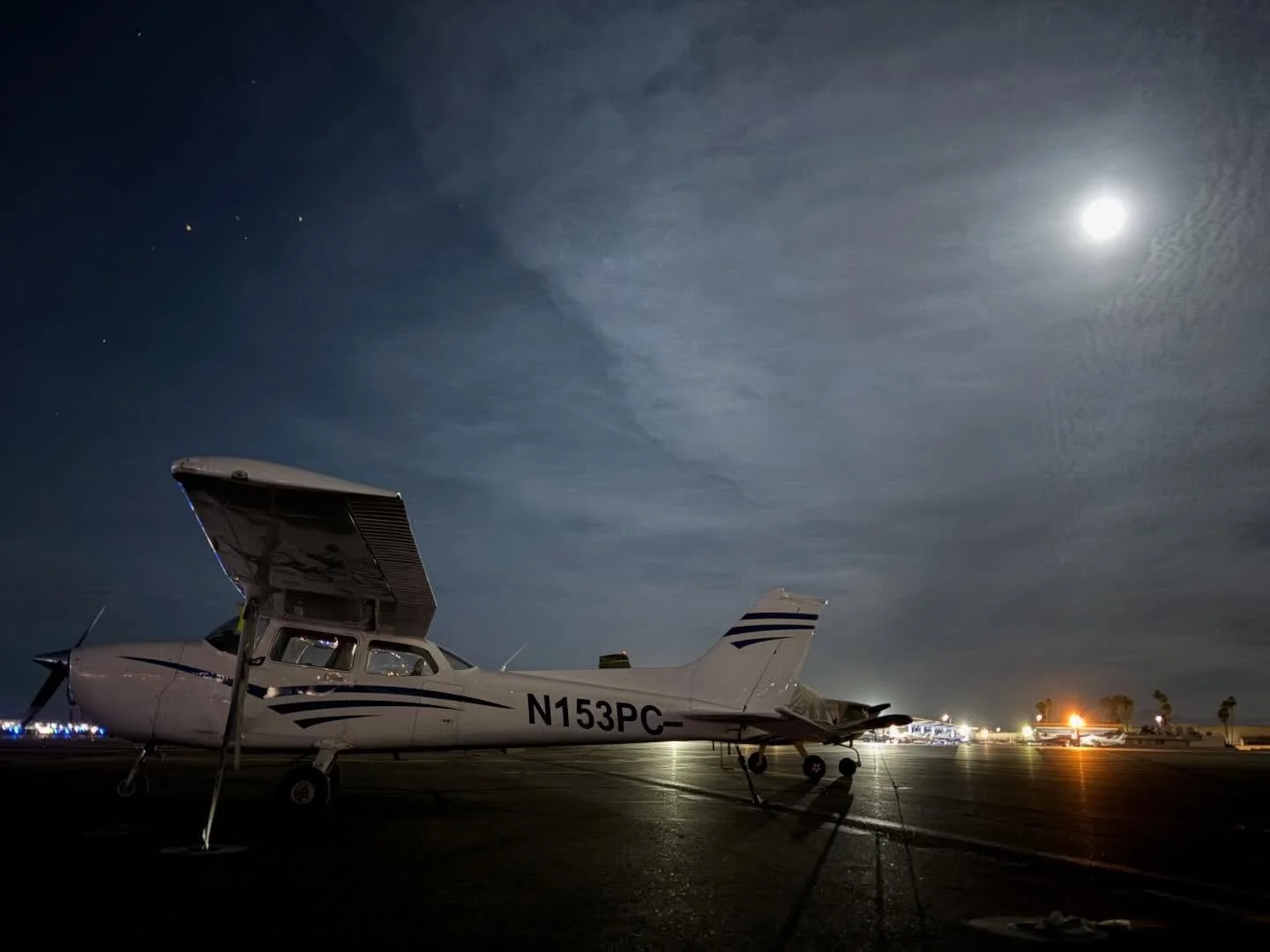 One of the awesome pics a customer just sent us this evening. They had just gotten done doing a little night currency. Thank you for renting from Fly AZ!!!

#aviation #flying #love #airplane