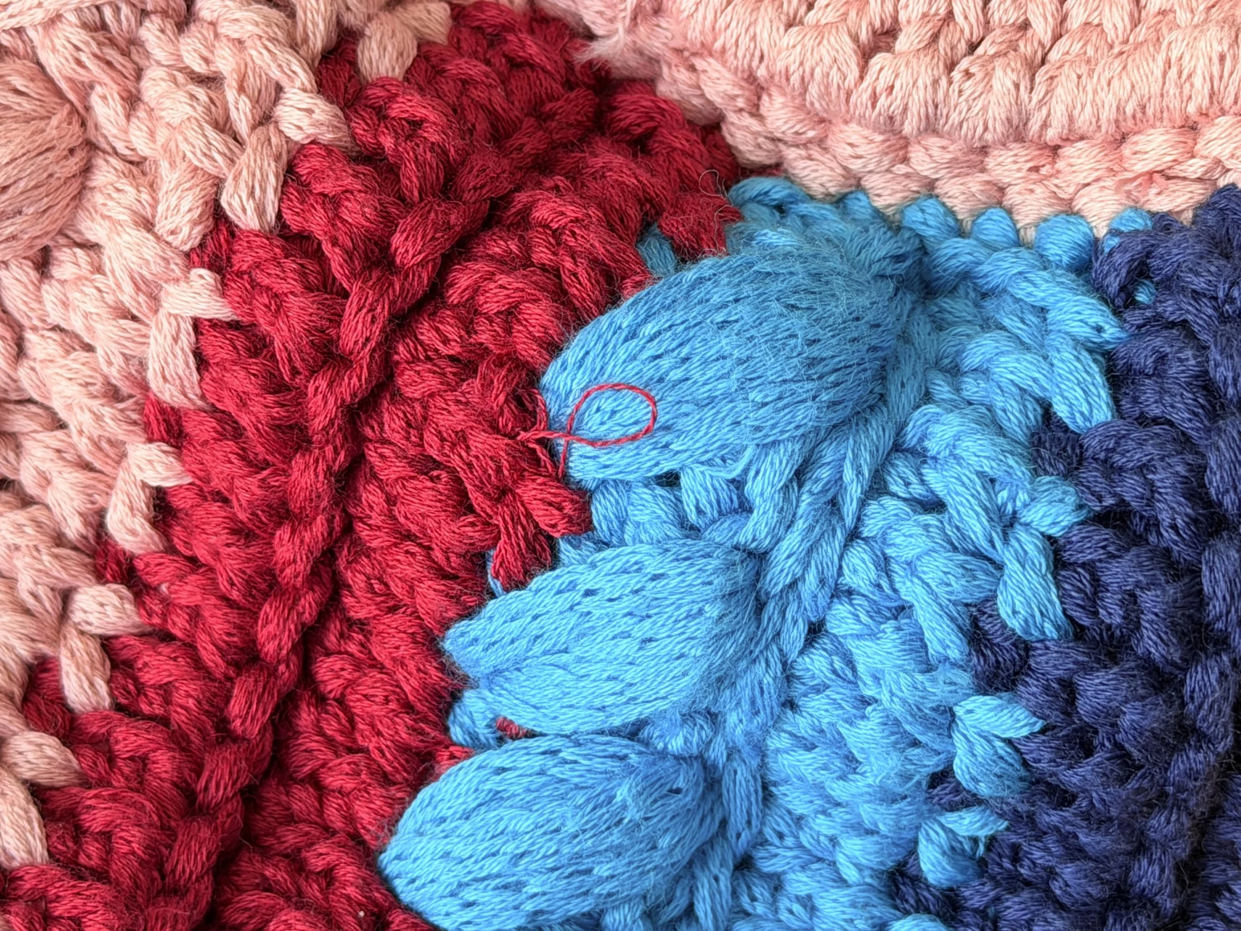 gucci-rainbow-crochet-tote-details-1.jpg