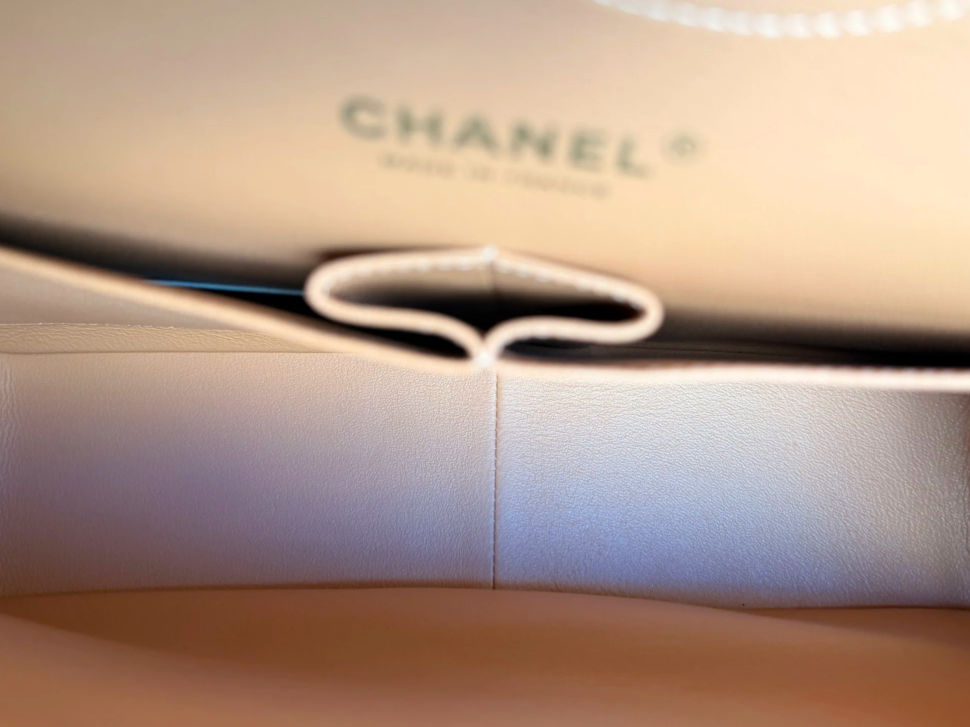 dark-beige-jumbo-chanel-interior-232.png