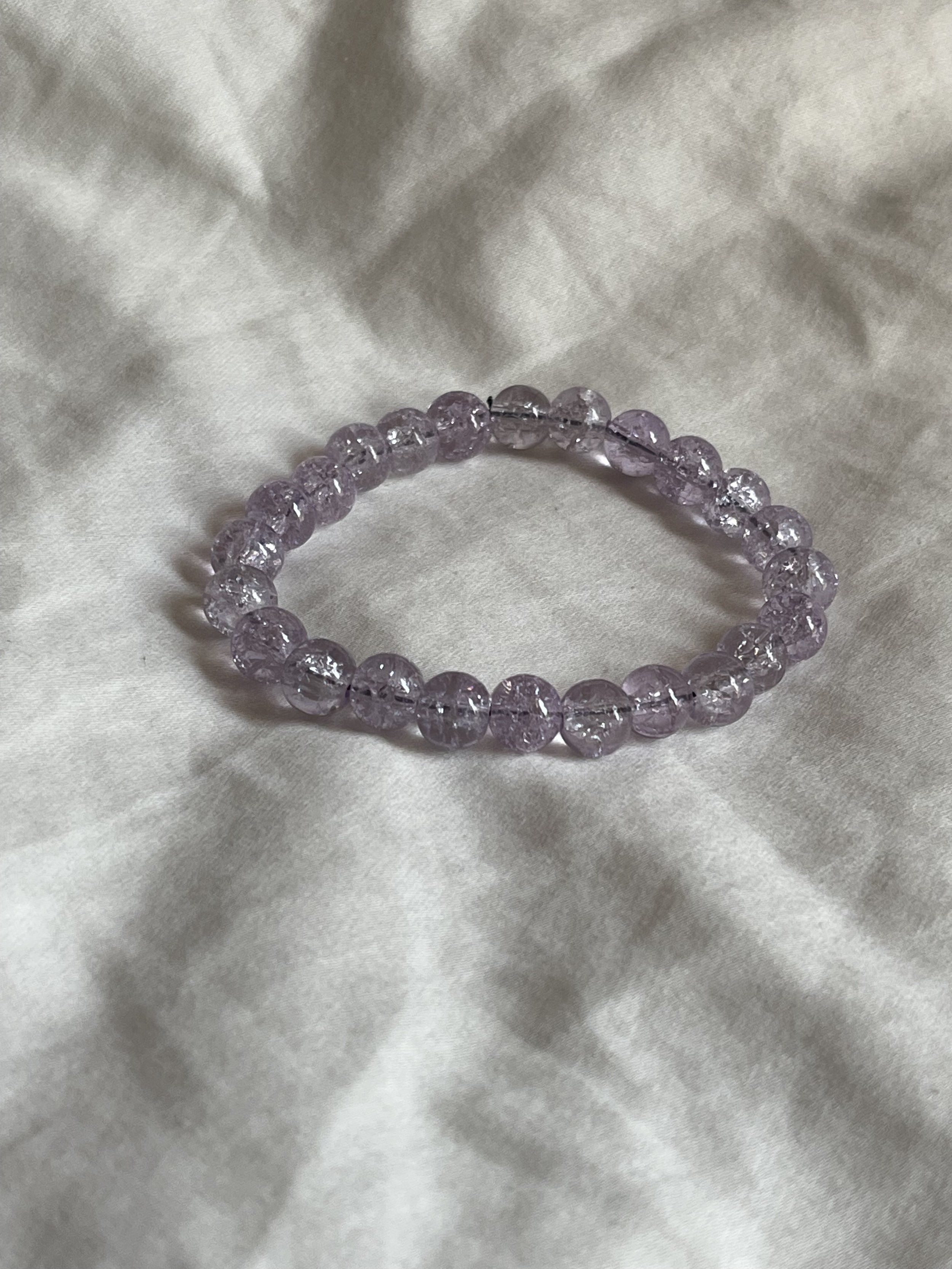 Light purple crackle beaded bracelet